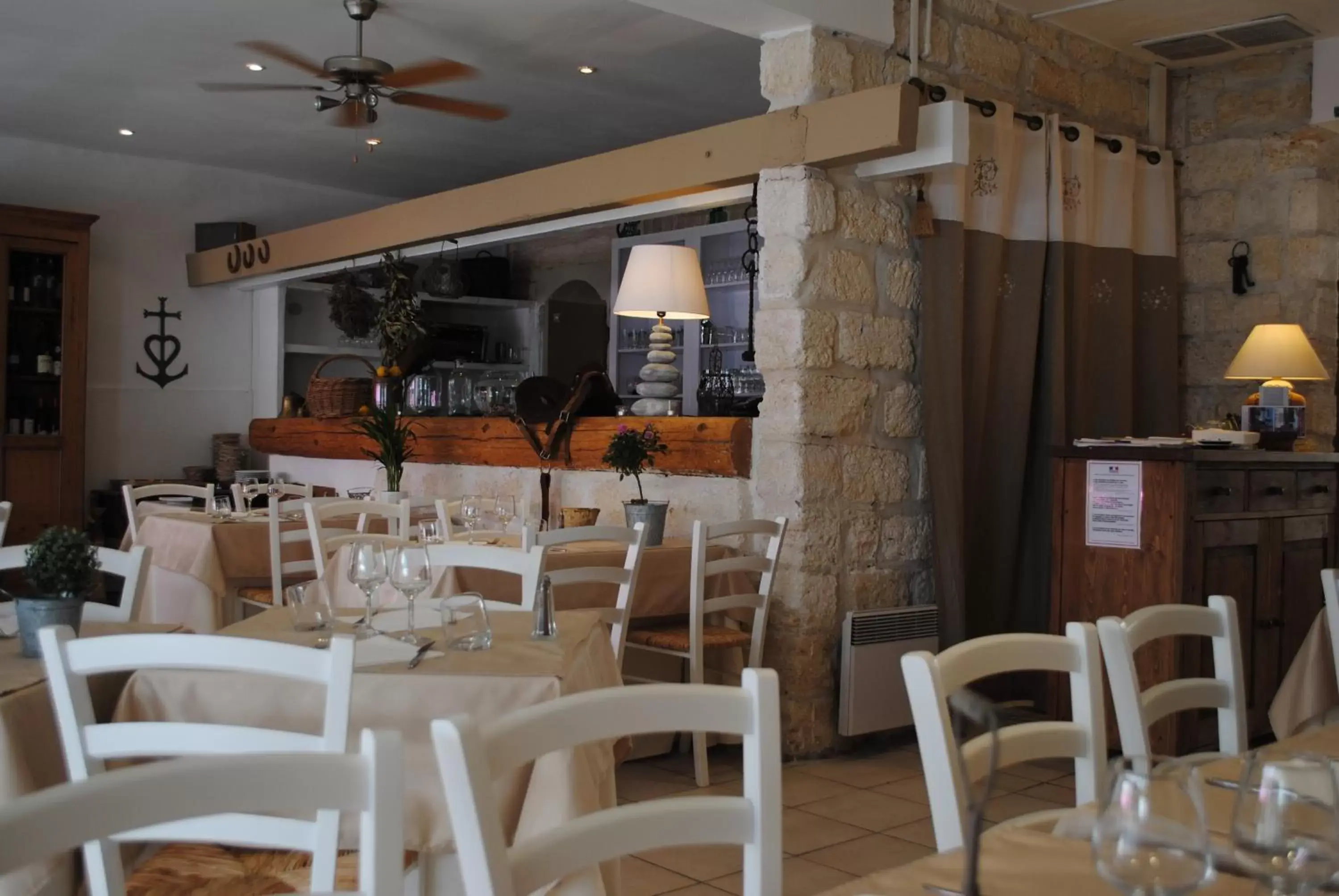 Restaurant/Places to Eat in Hôtel Restaurant Le Provençal