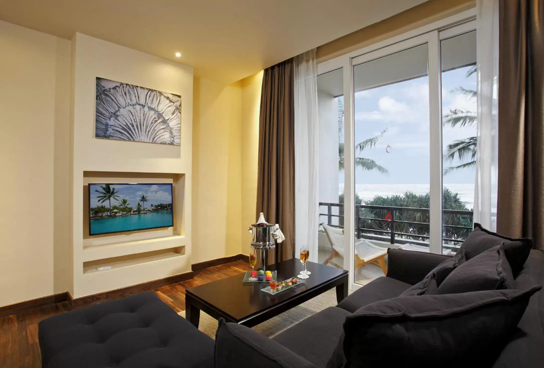 Photo of the whole room, Seating Area in Centara Ceysands Resort & Spa Sri Lanka