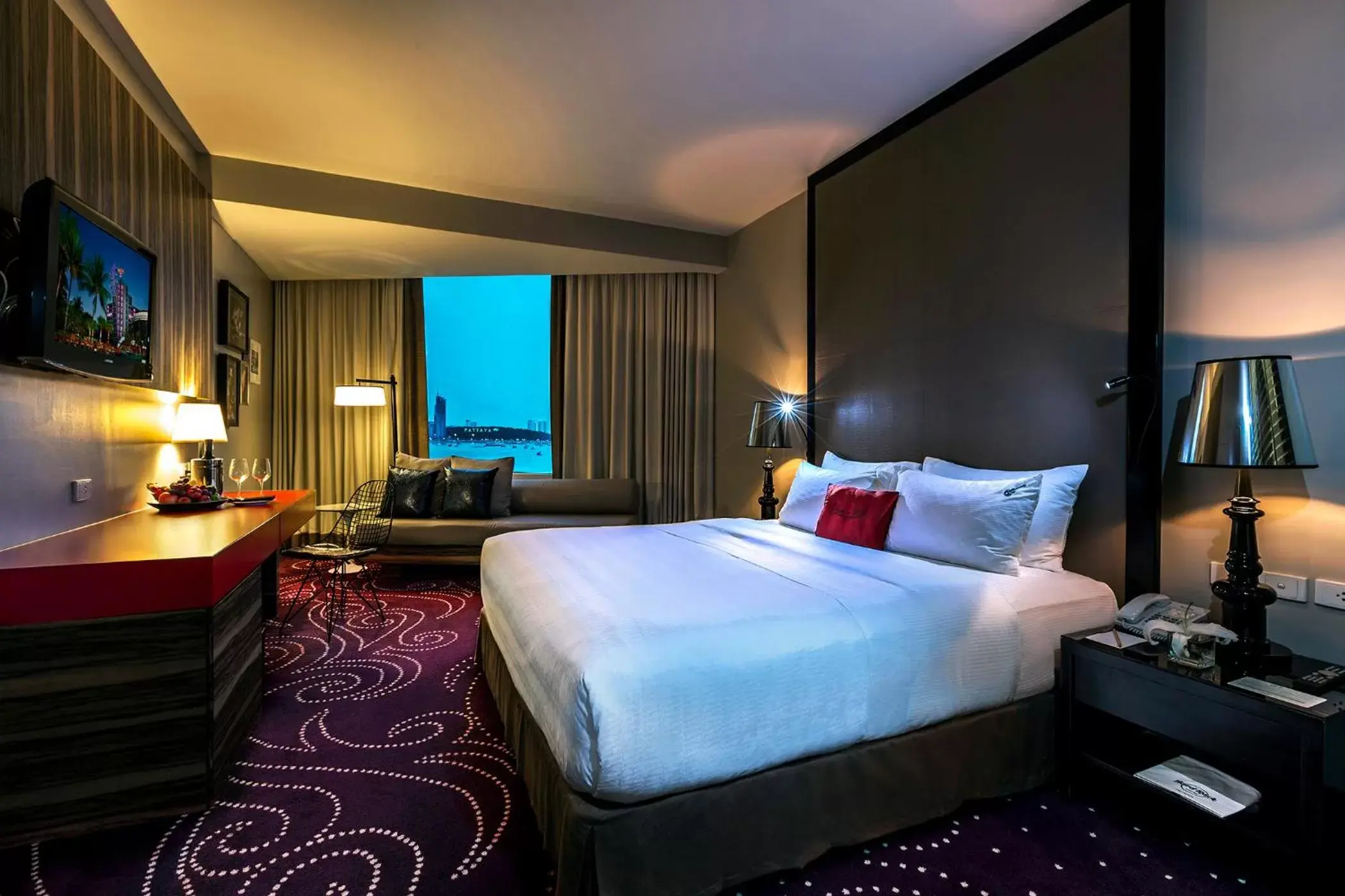 Bed in Hard Rock Hotel Pattaya (SHA Plus)