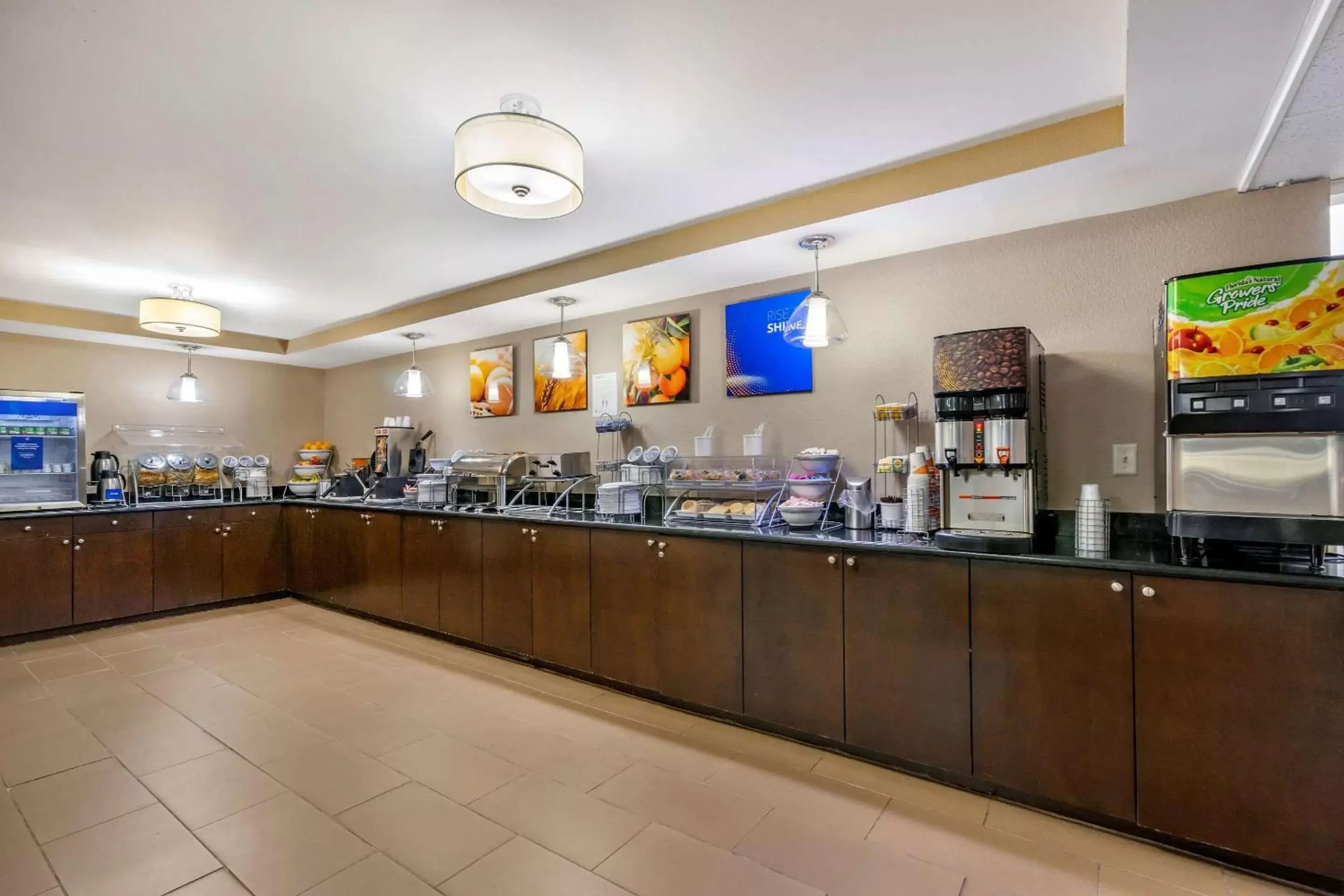 Restaurant/places to eat in Comfort Inn & Suites St Pete - Clearwater International Airport Restaurant/places to eat in Comfort Inn & Suites St Pete - Clearwater International Airport