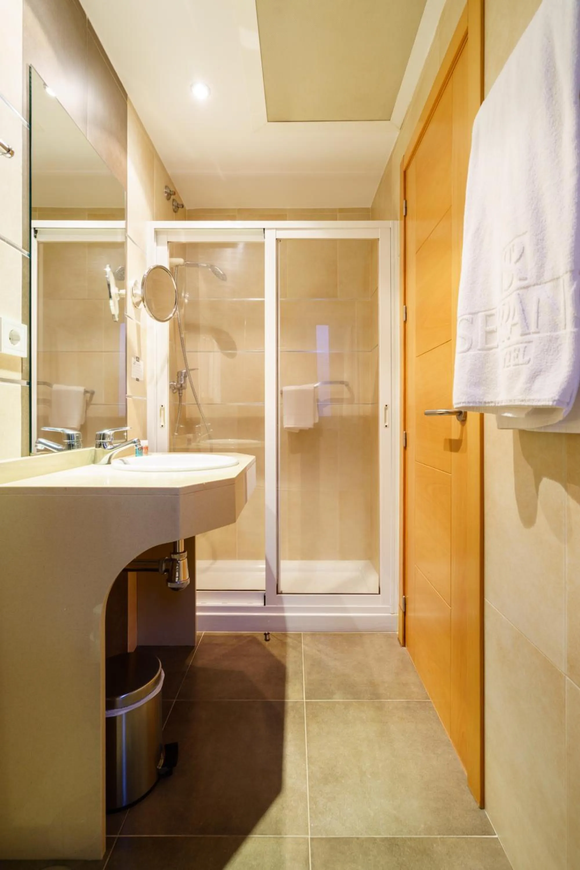 Bathroom in Hotel Serrano