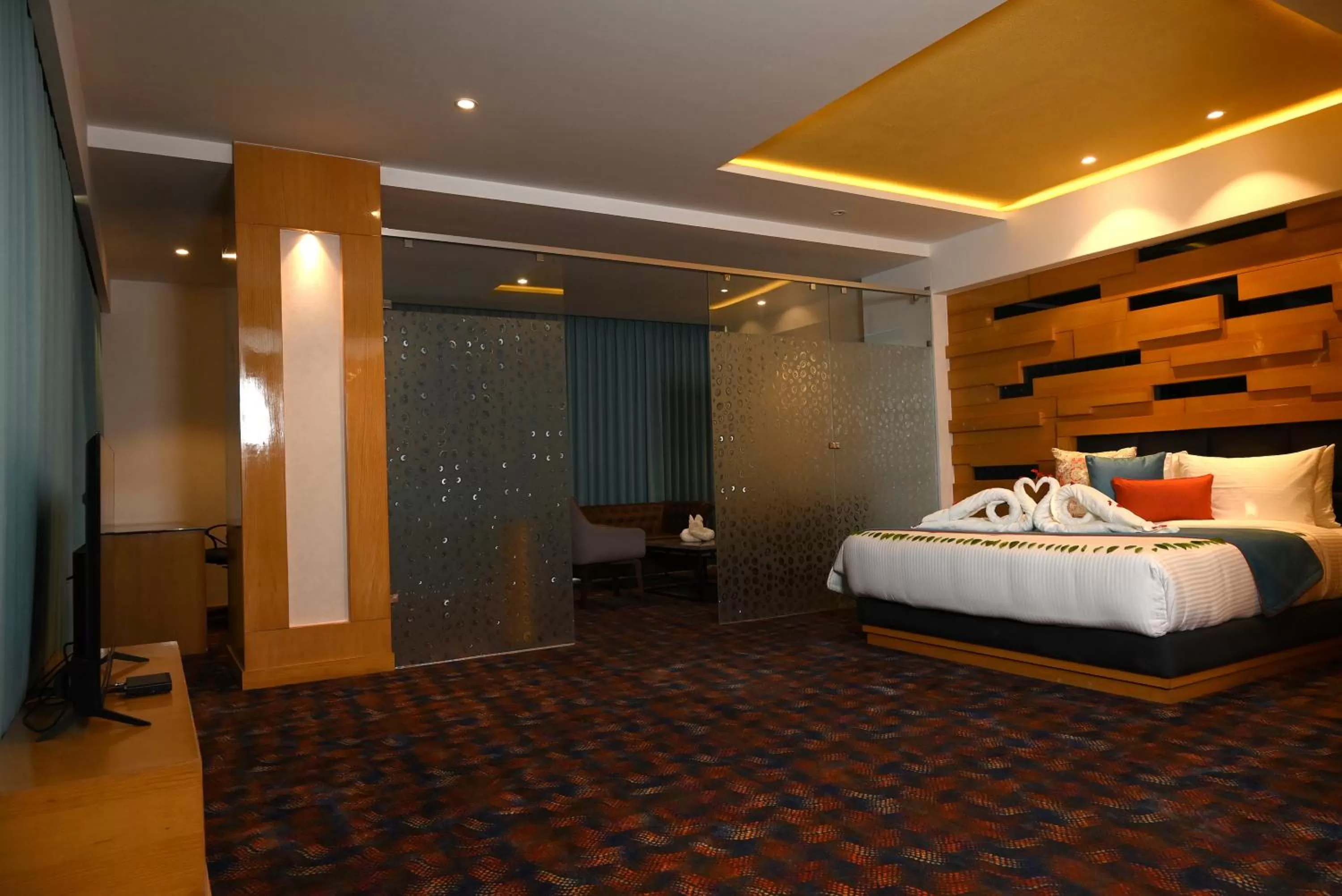 Bedroom, Bed in Ramada Plaza by Wyndham Jammu Vijaypur