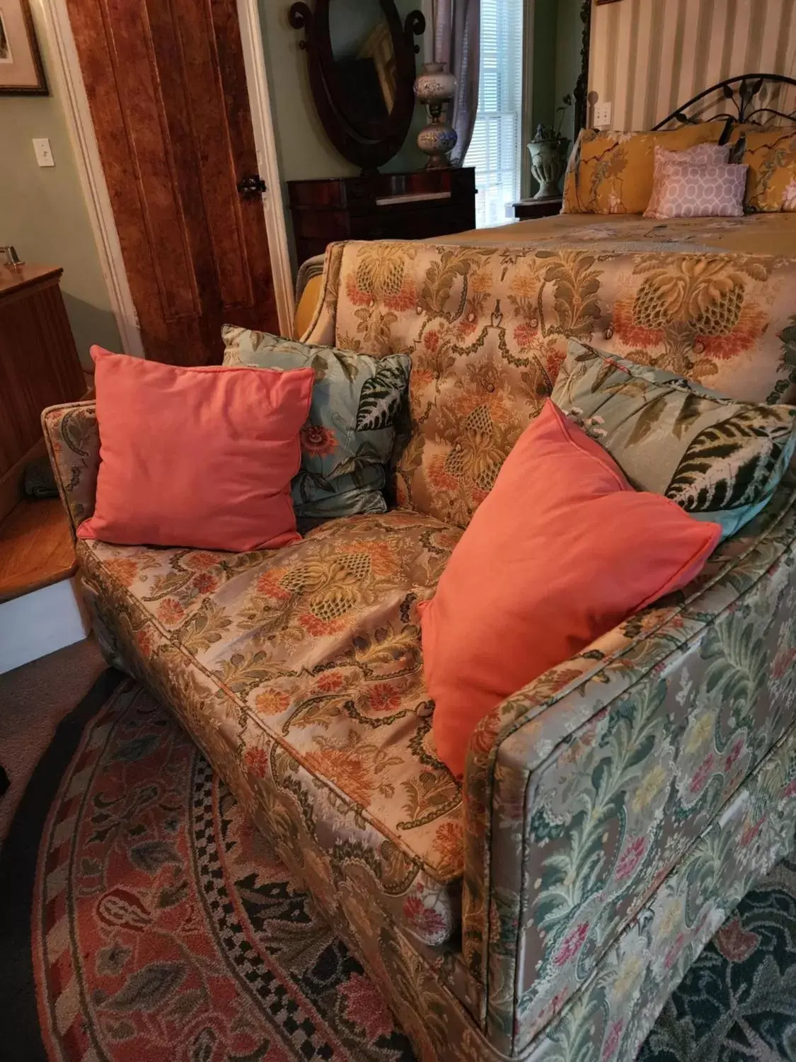 Seating Area in House of 1833 Bed and Breakfast