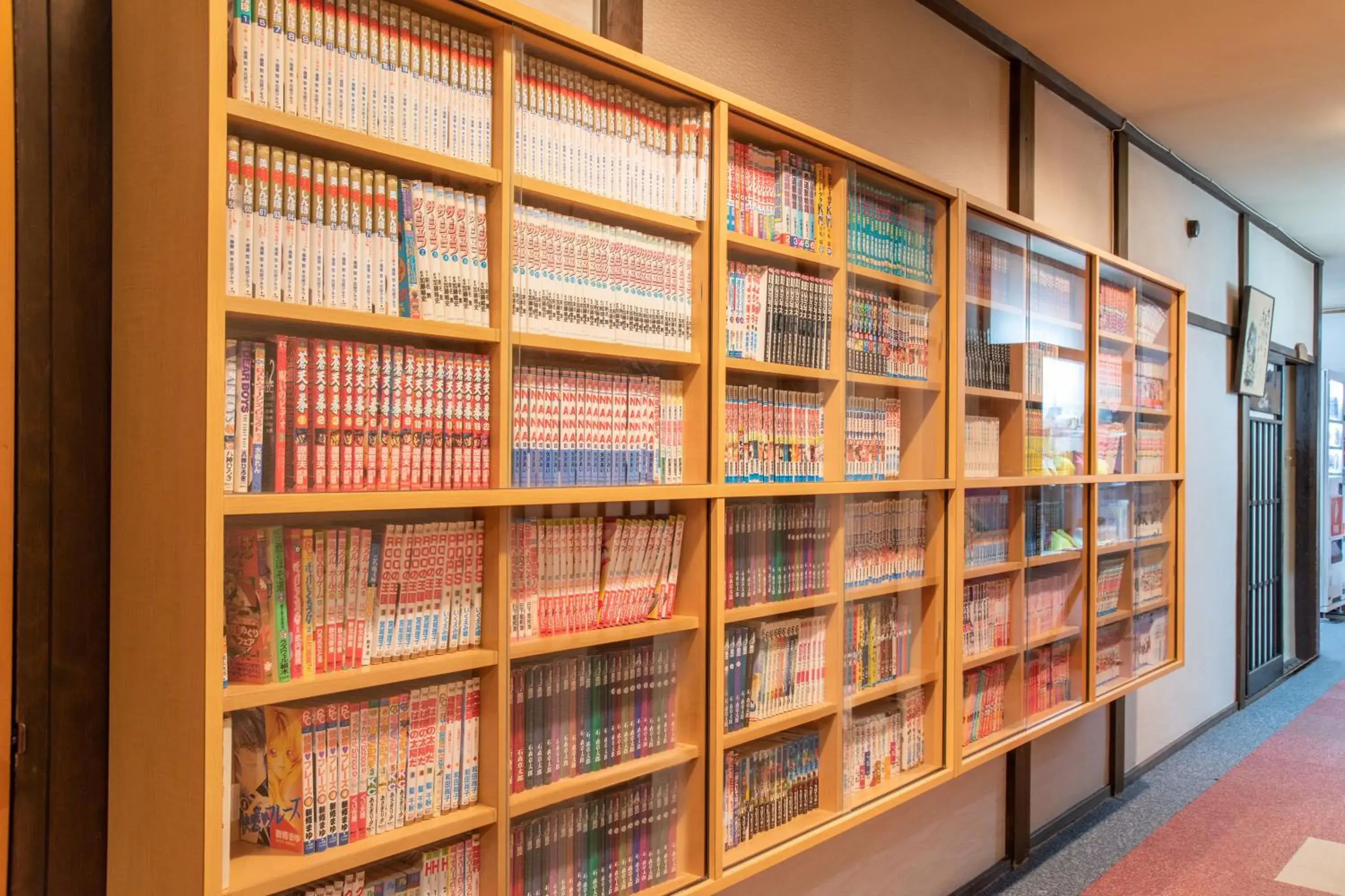 Area and facilities, Library in Futarishizuka Hakuun Hotel