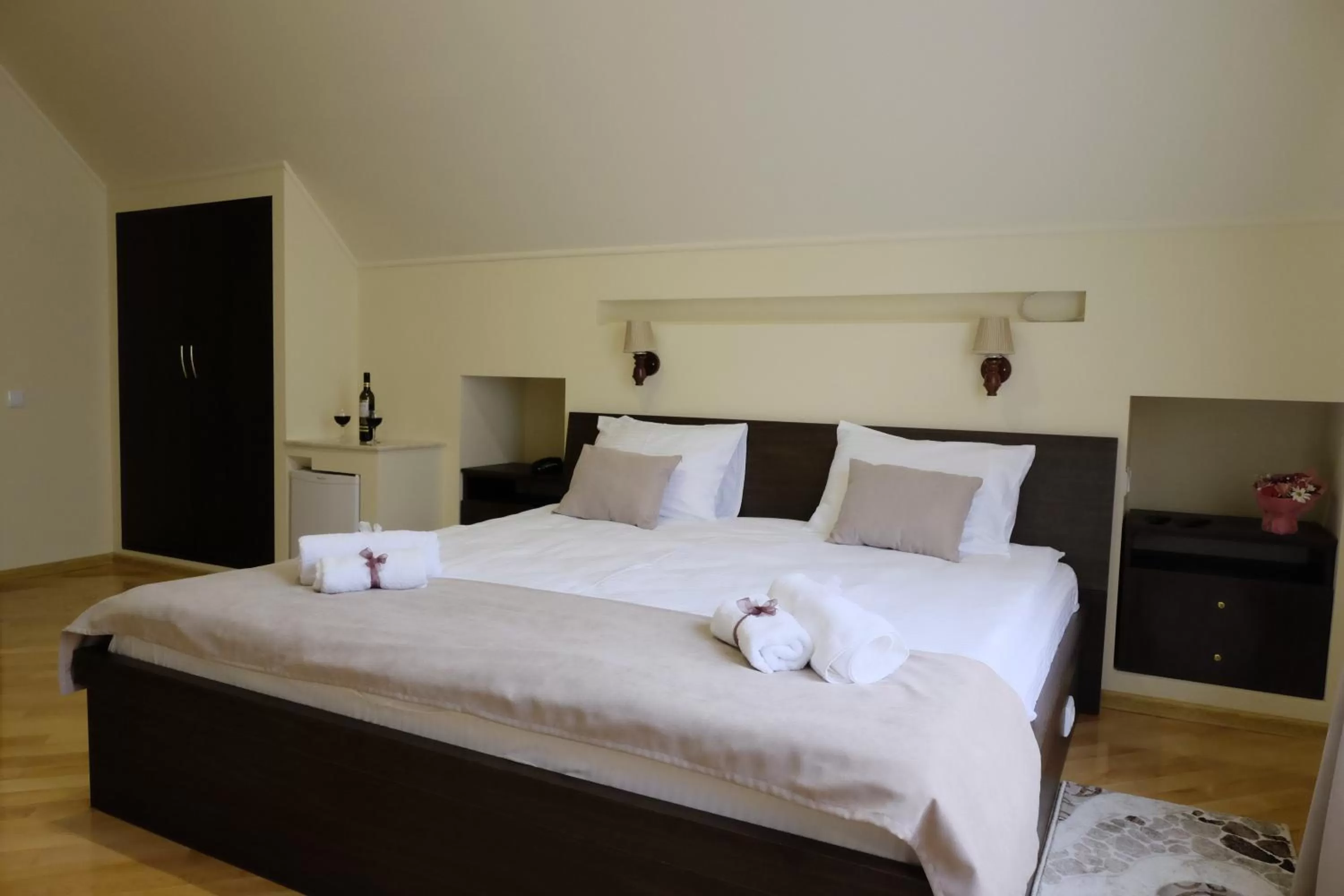 Photo of the whole room, Bed in S&L Boutique Hotel