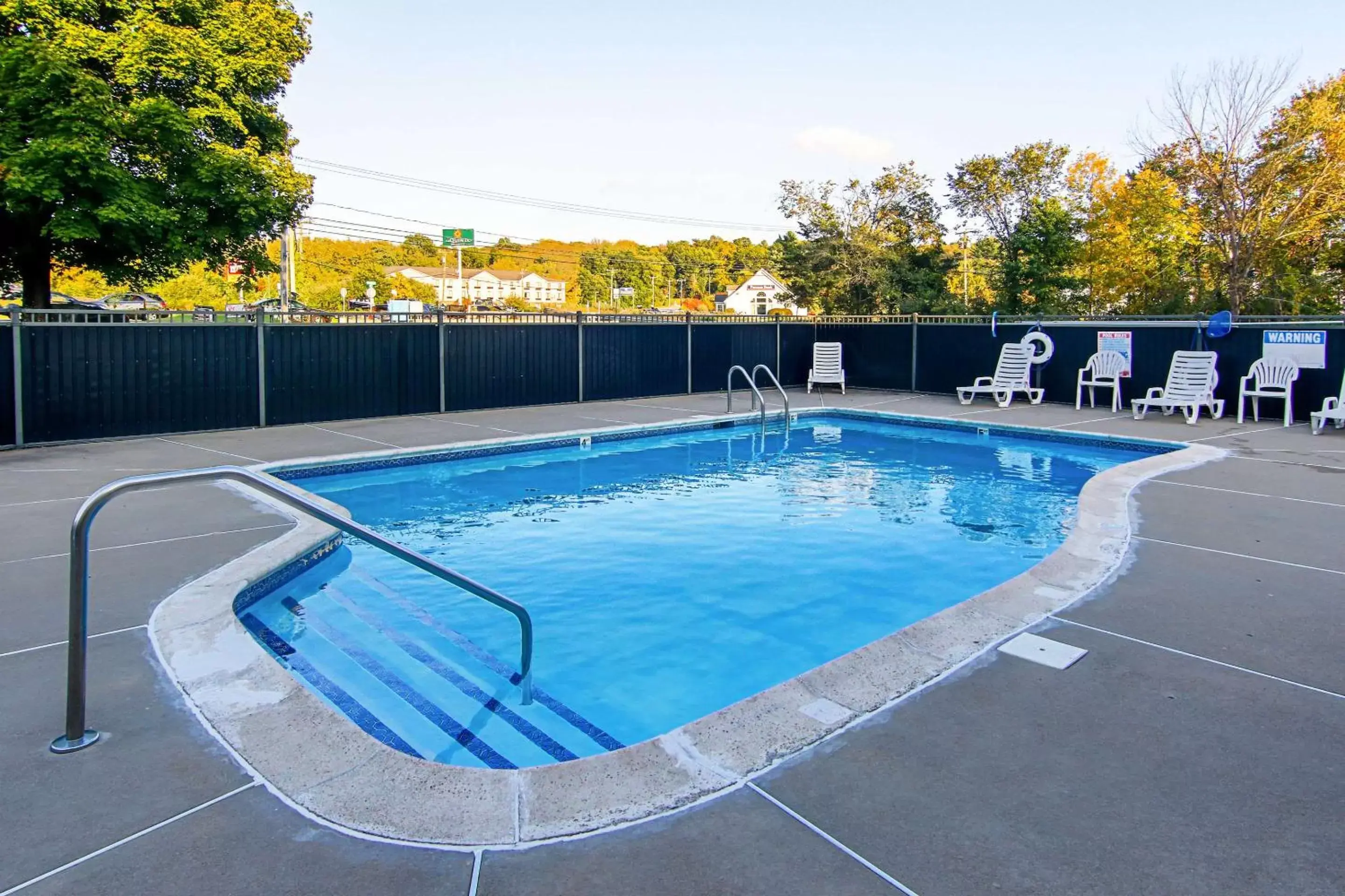 On site, Swimming Pool in Quality Inn Plainfield I-395