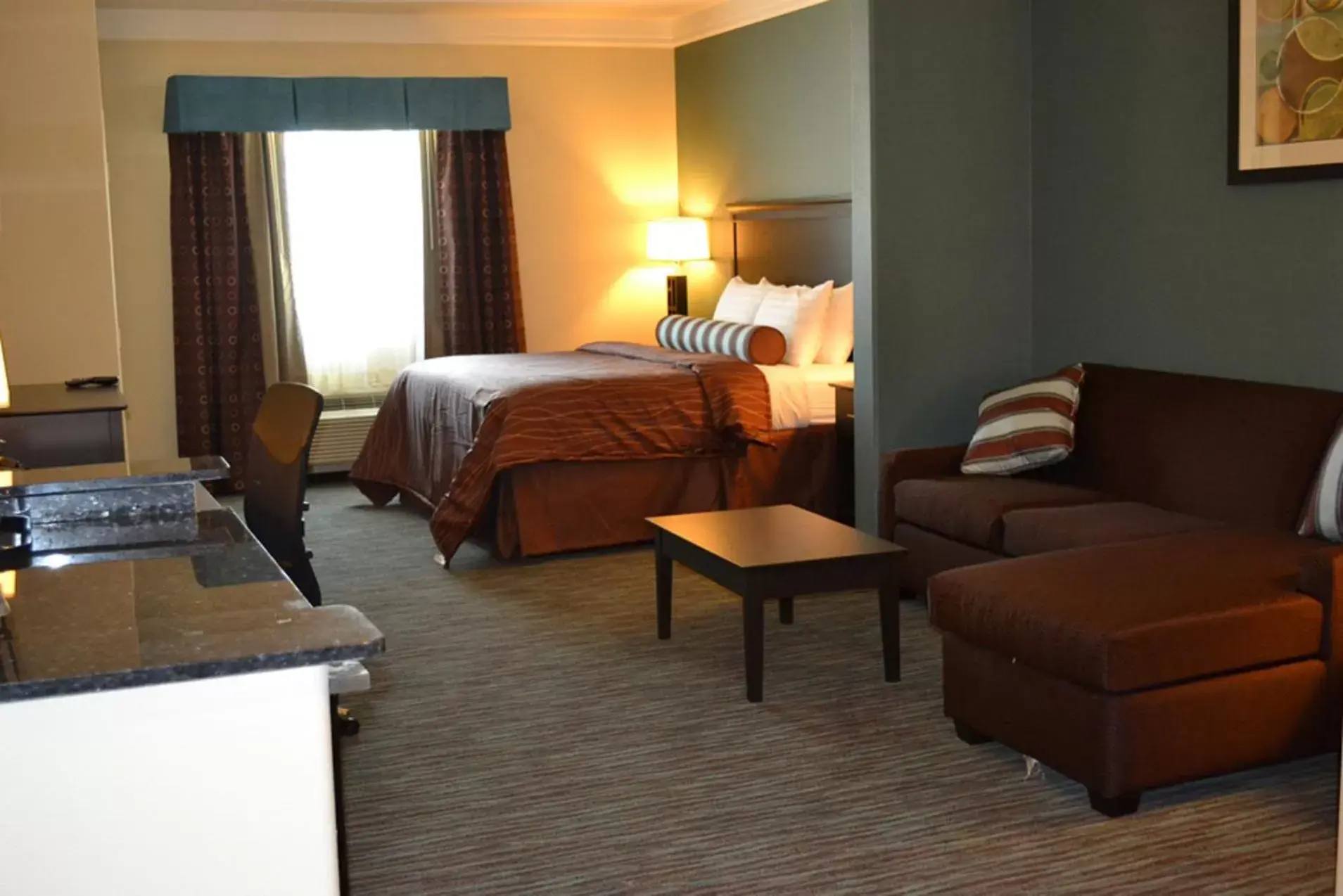 Day, Bed in Red River Inn and Suites