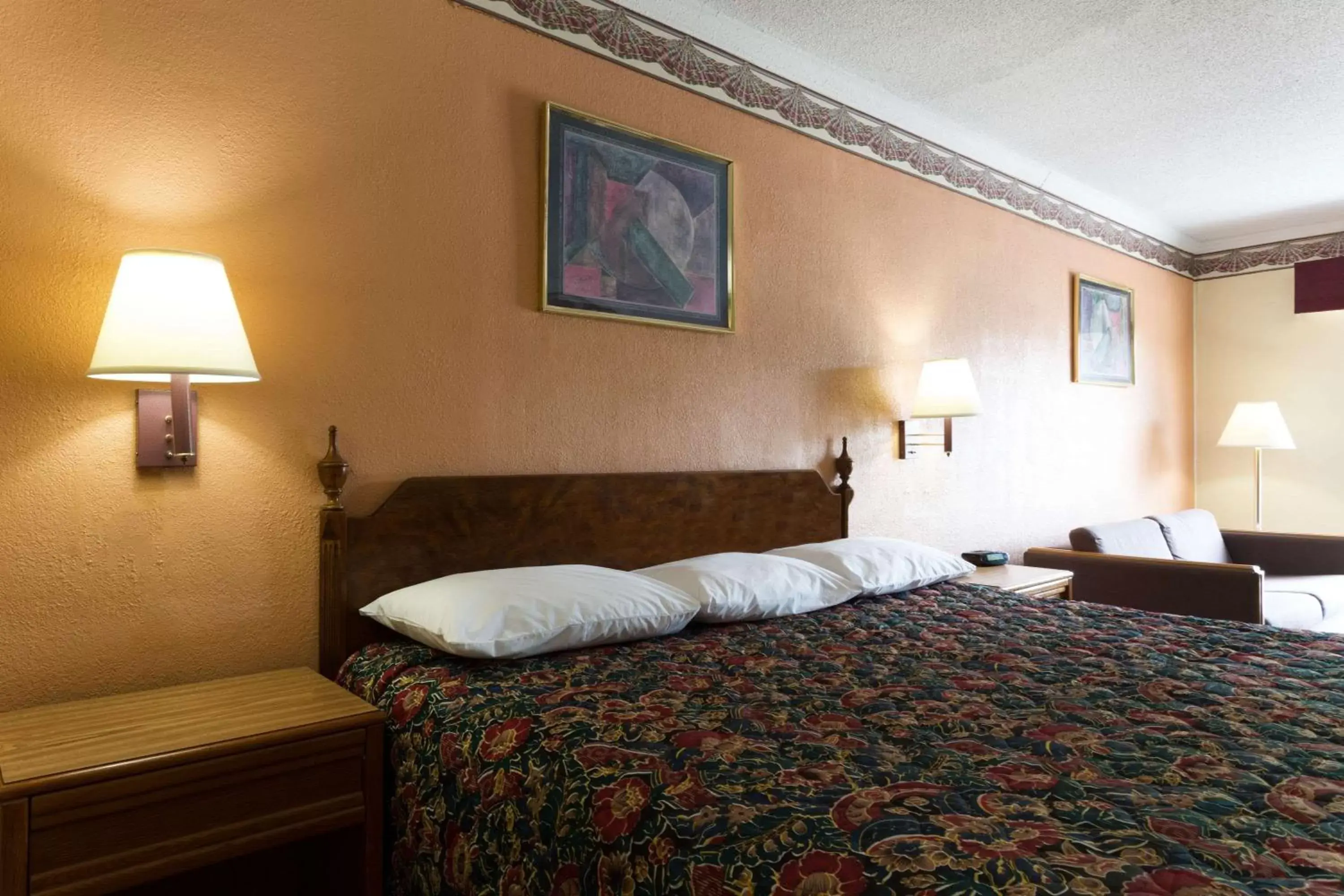 Photo of the whole room, Bed in Days Inn by Wyndham Raleigh South