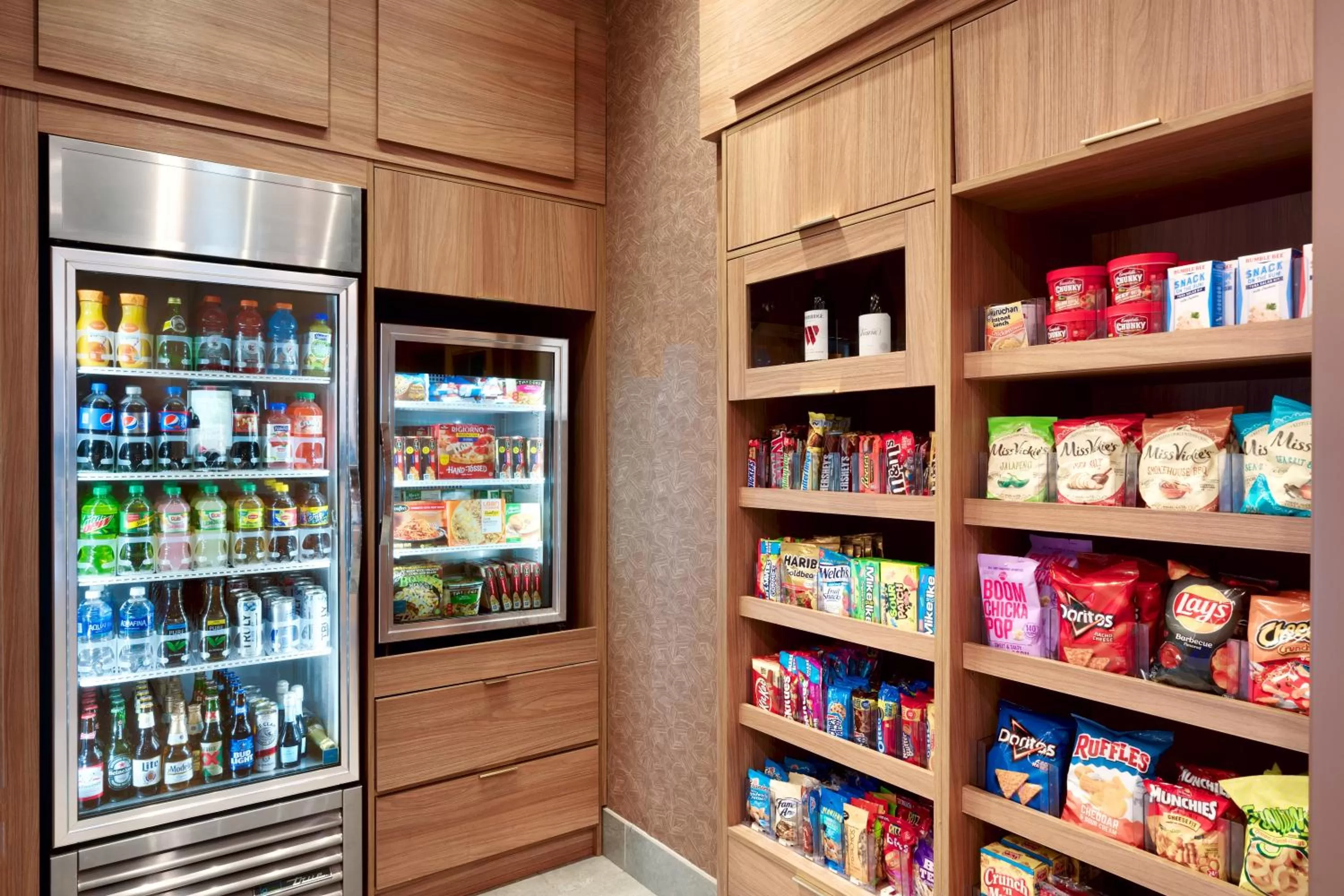 On-site shops in Fairfield Inn & Suites by Marriott Houston League City