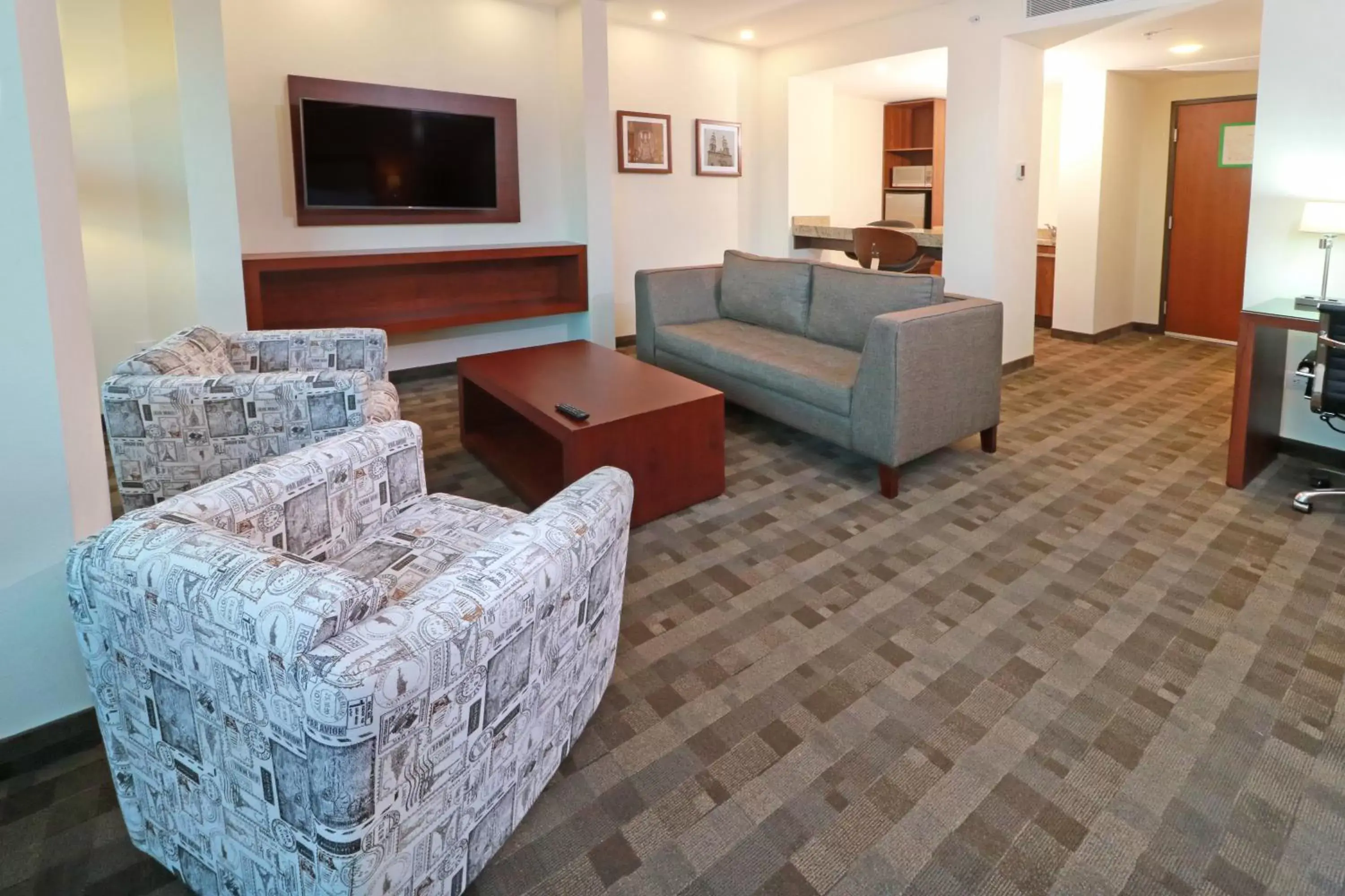 Photo of the whole room, Seating Area in Holiday Inn & Suites Plaza Mayor, an IHG Hotel