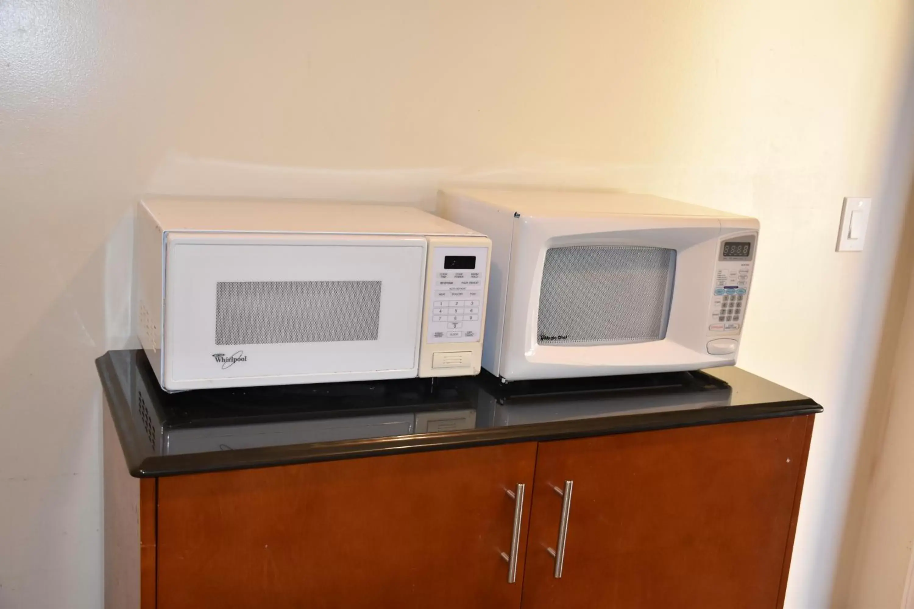 Guests, Kitchen/Kitchenette in Gateway Lodge