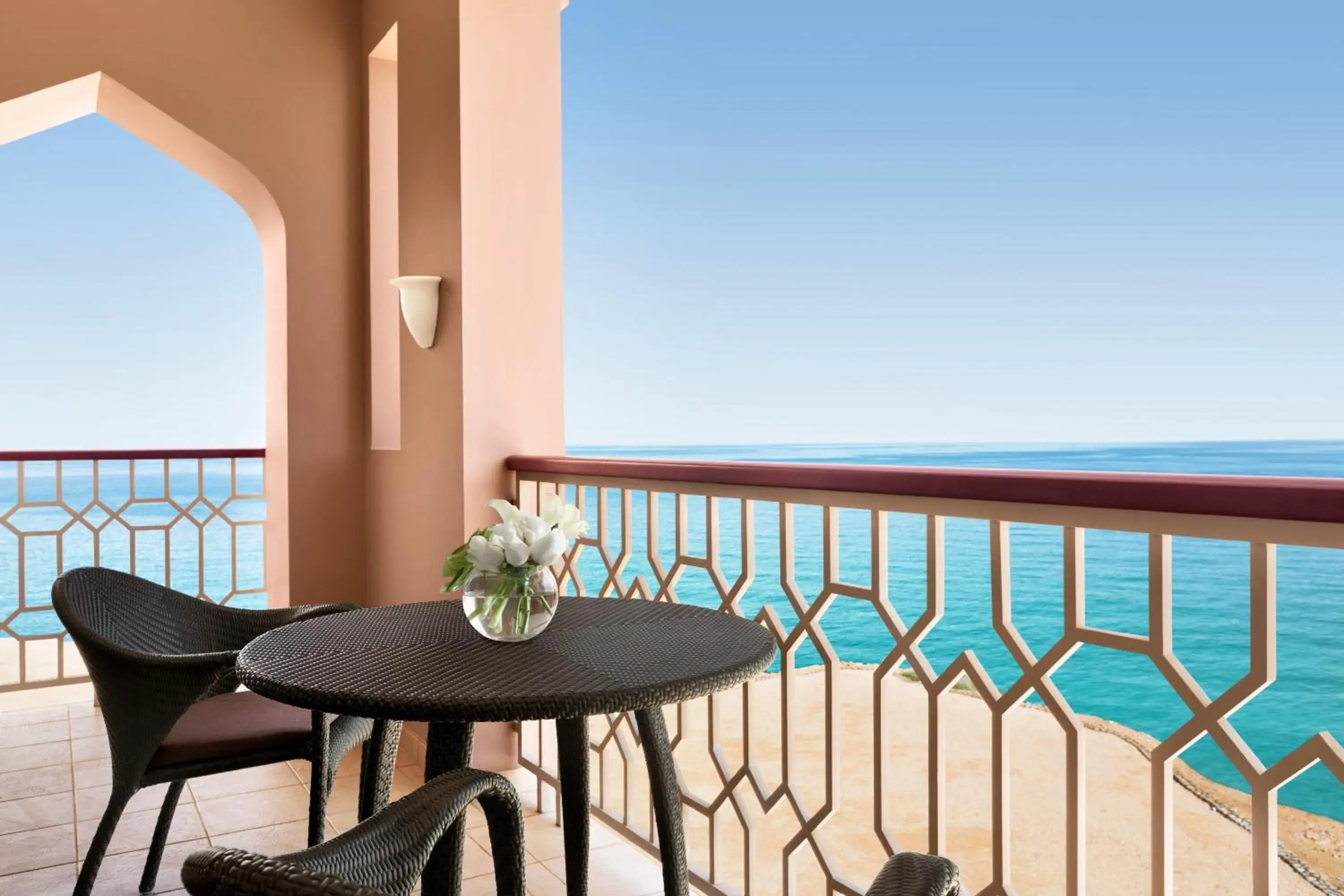 Balcony/Terrace in Shangri-La Al Husn Resort & Spa