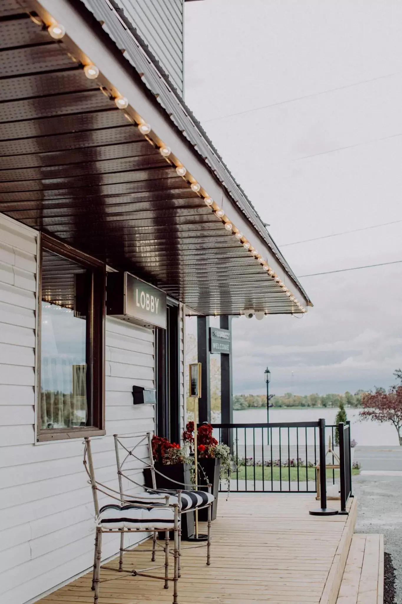 Facade/entrance in The Bayview Motel