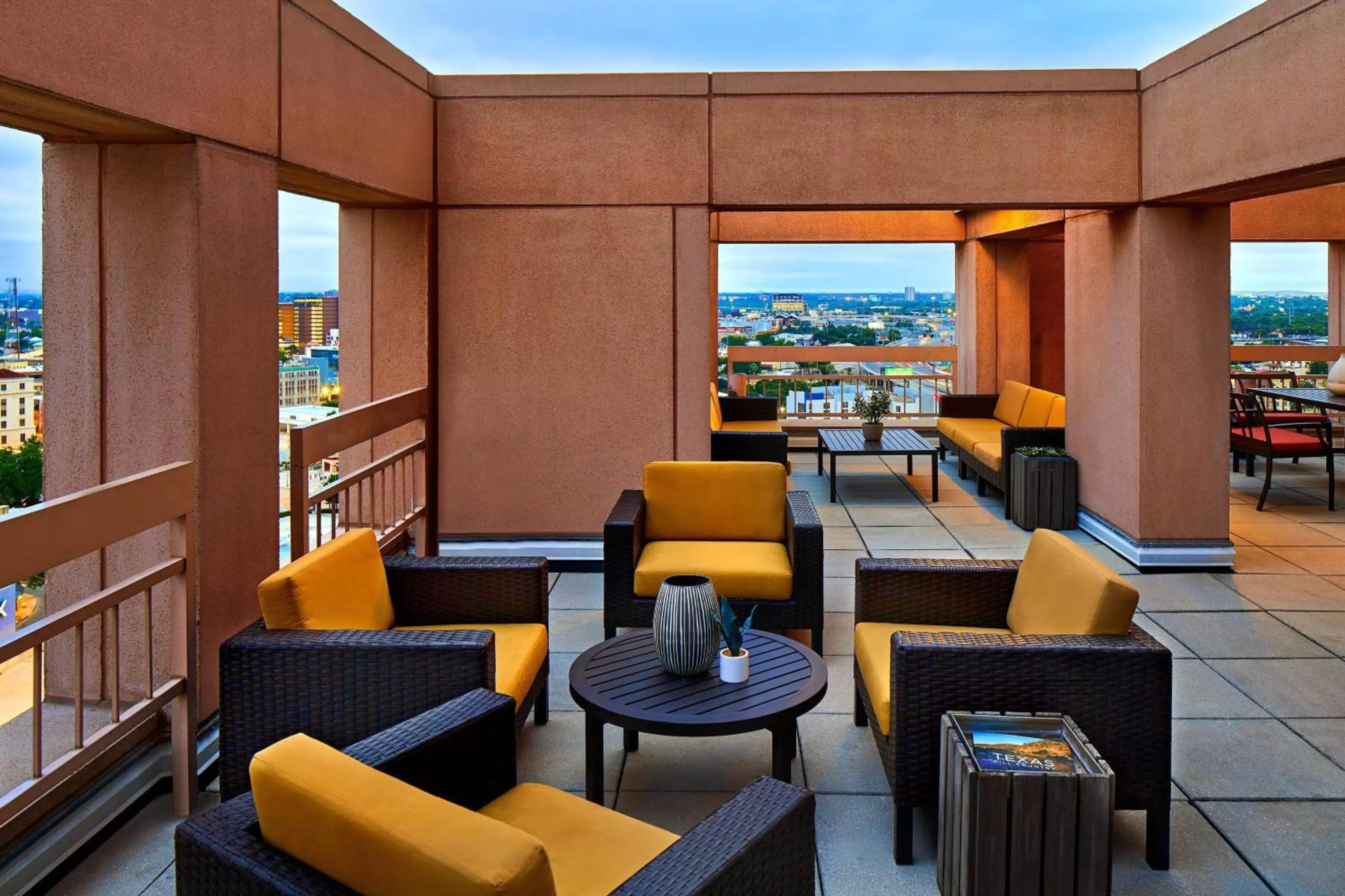 Bedroom in San Antonio Marriott Rivercenter on the River Walk