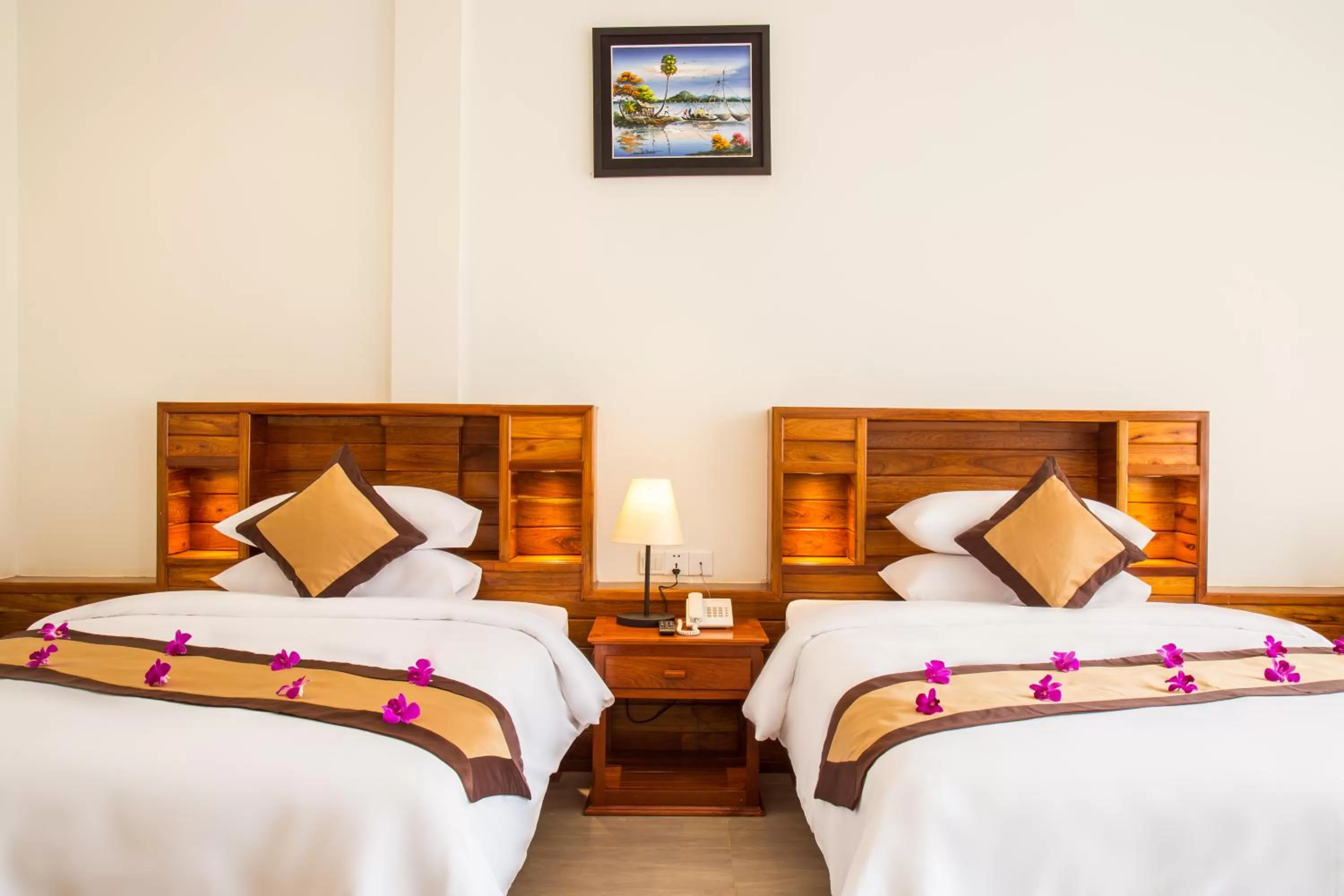 Photo of the whole room, Bed in Glorious Hotel