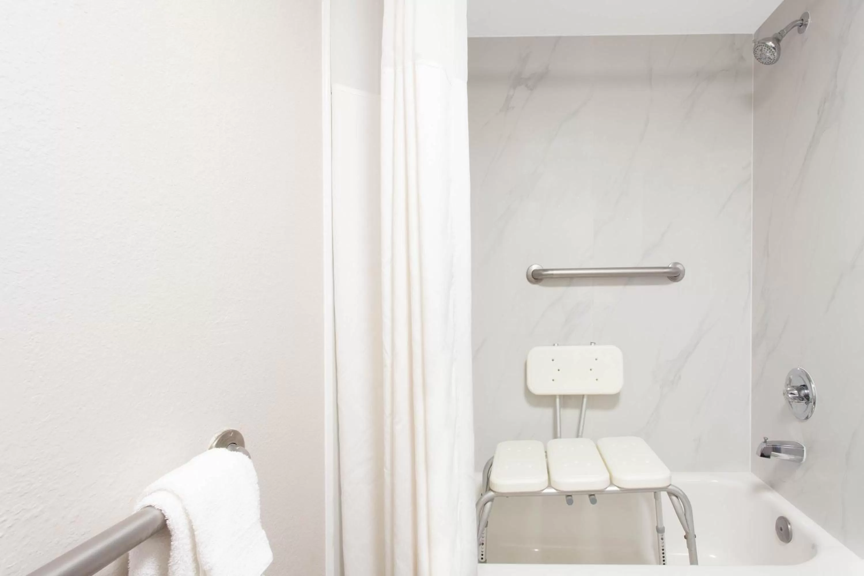 Days Inn by Wyndham Clinton - Laurens I-26