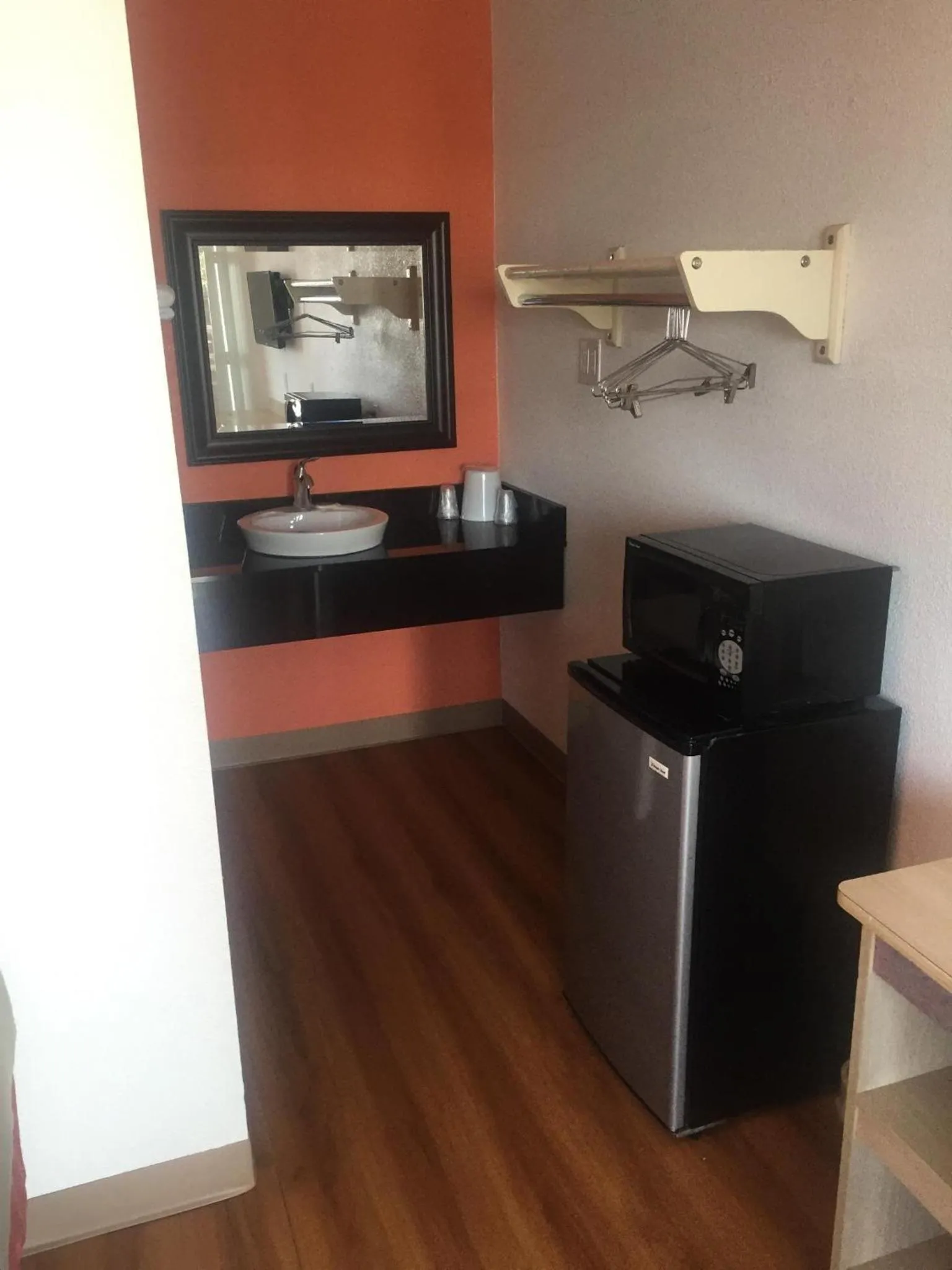 Decorative detail in Motel 6 Lost Hills / Buttonwillow Racetrack