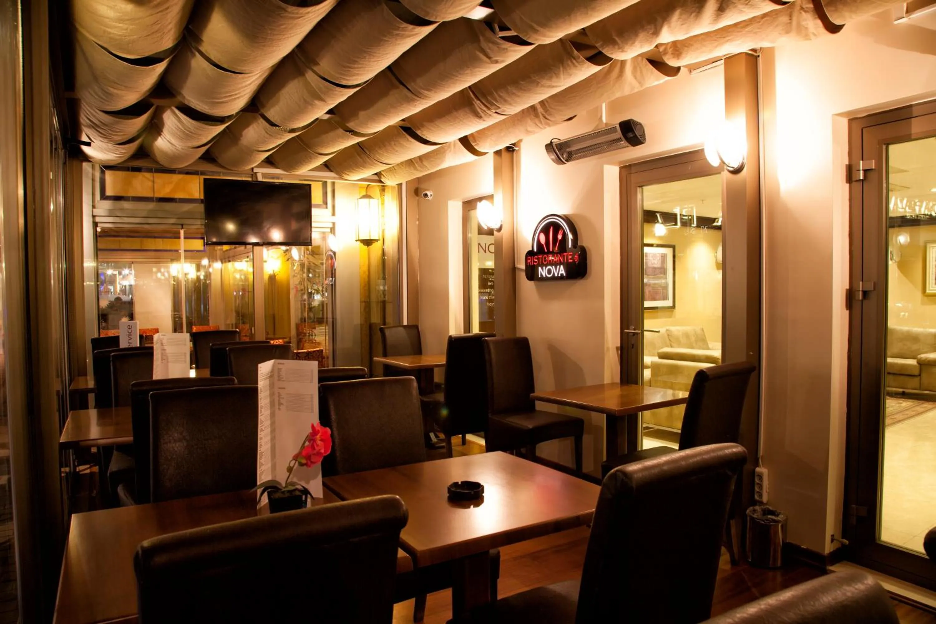 Restaurant/places to eat in Nova Plaza Boutique Hotel & Spa