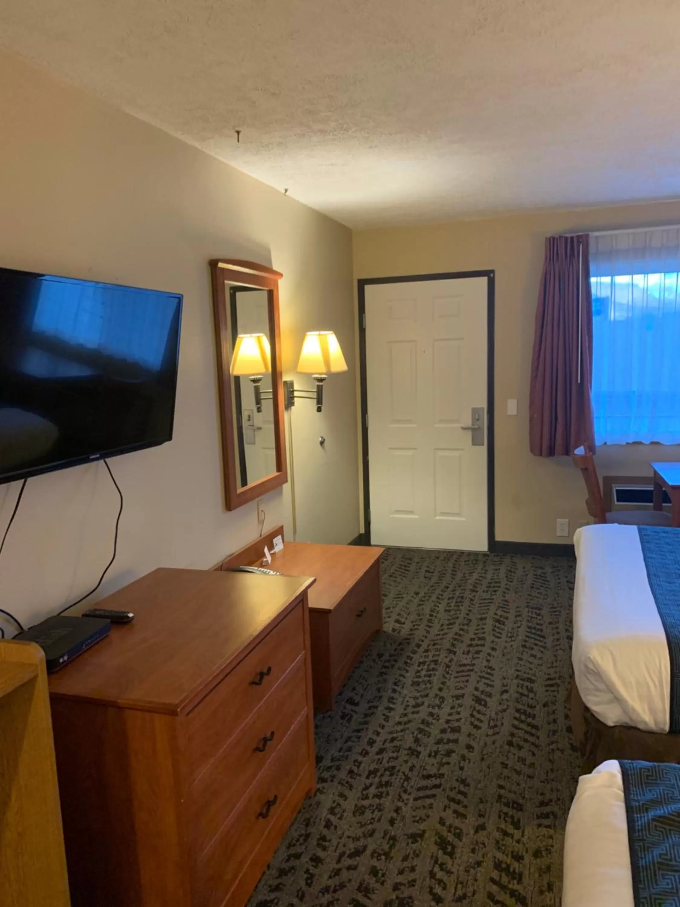 TV and multimedia, Bed in Sunset Inn - John Day