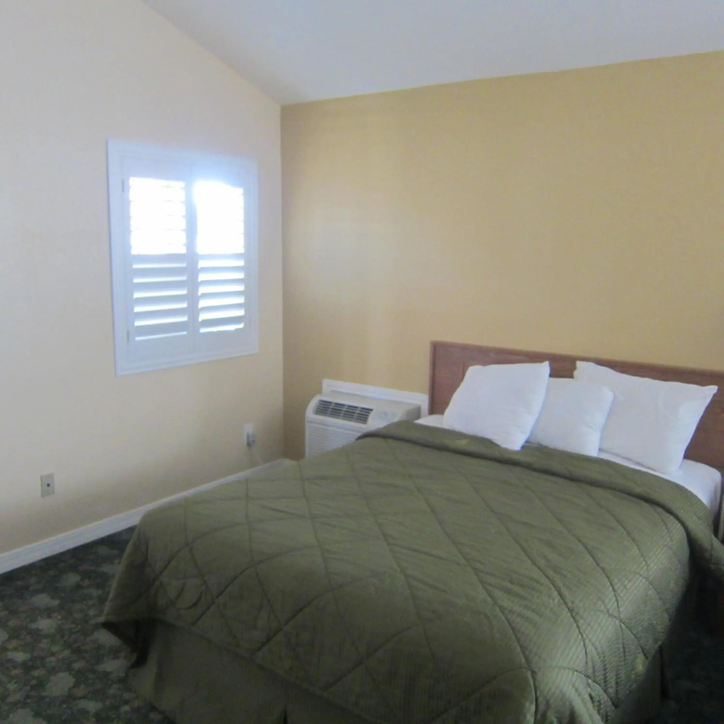 Photo of the whole room, Bed in Pacific Best Inn Photo of the whole room, Bed in Pacific Best Inn
