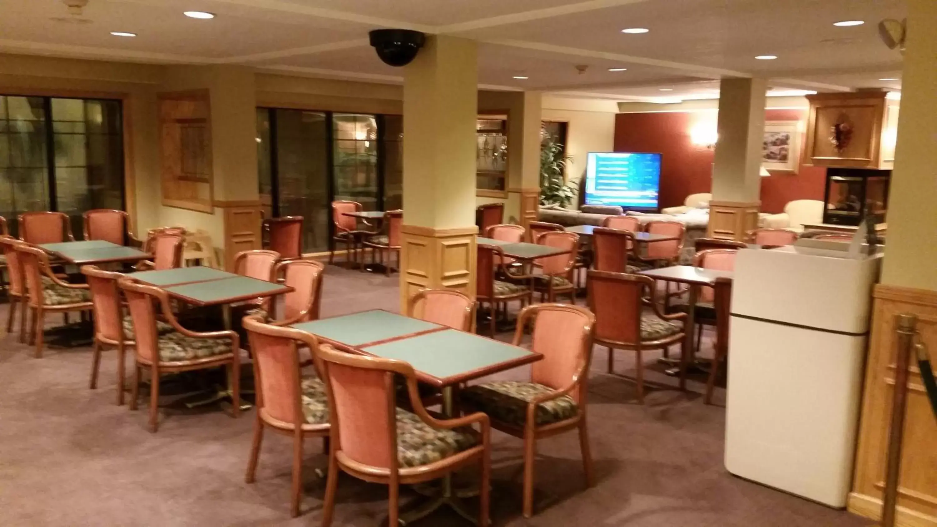 Restaurant/Places to Eat in Days Inn & Suites by Wyndham Kalamazoo