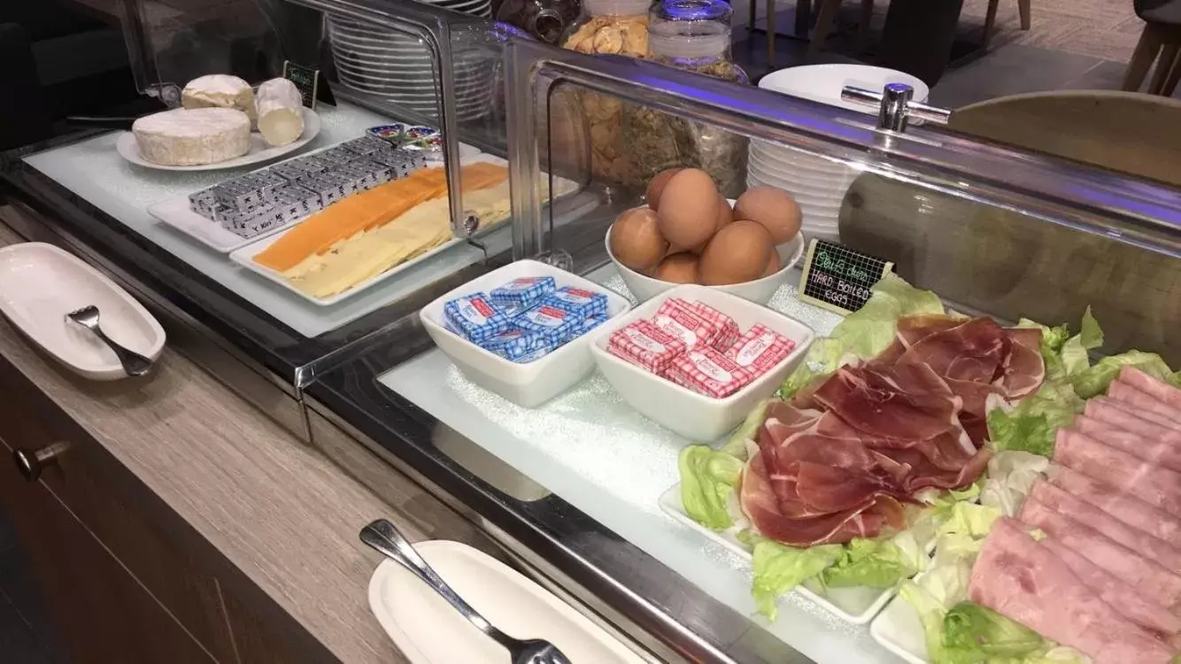Buffet breakfast, Food in Best Western Hôtel De France