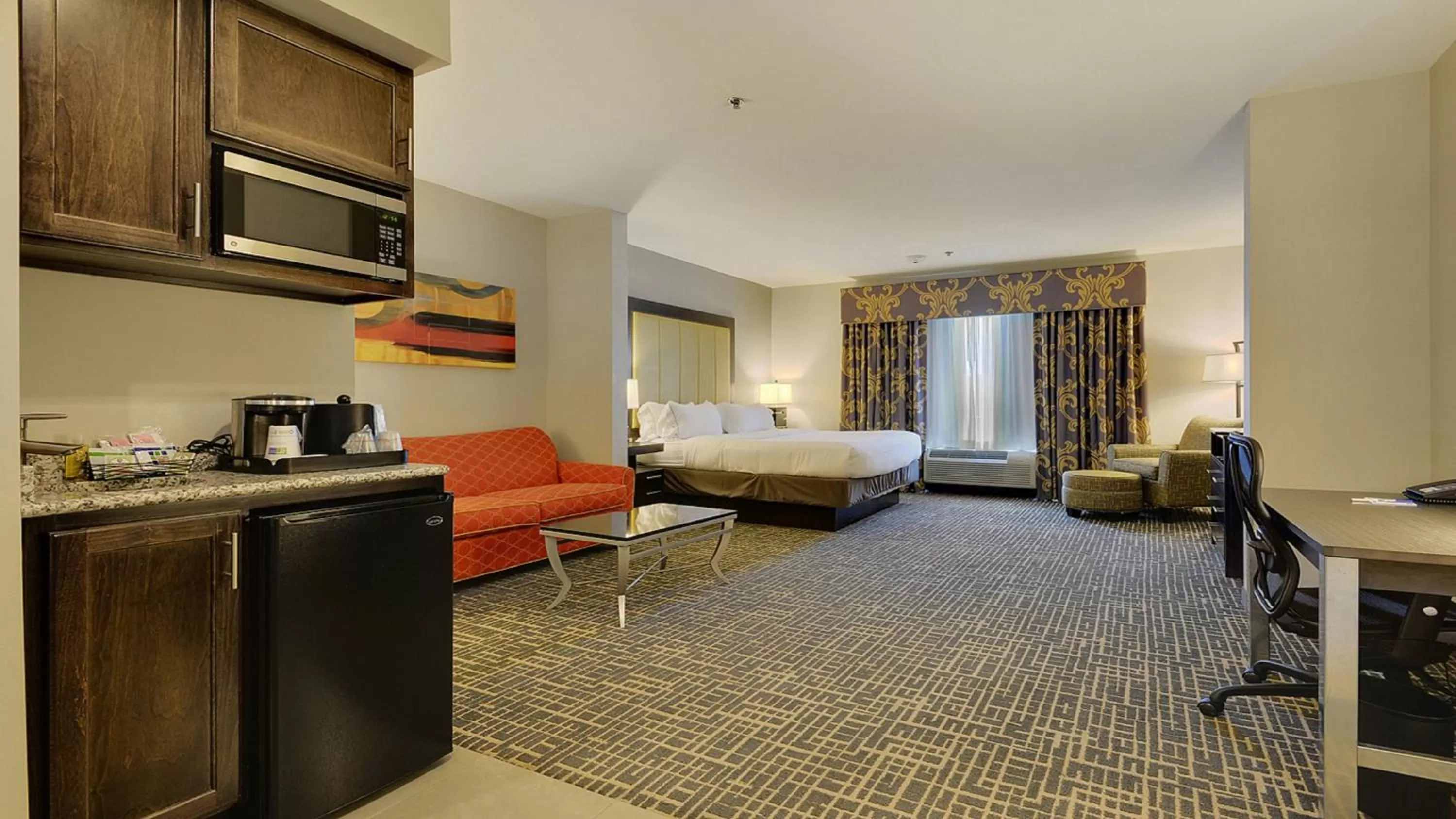 Photo of the whole room, Bed in Holiday Inn Express & Suites Gonzales by IHG