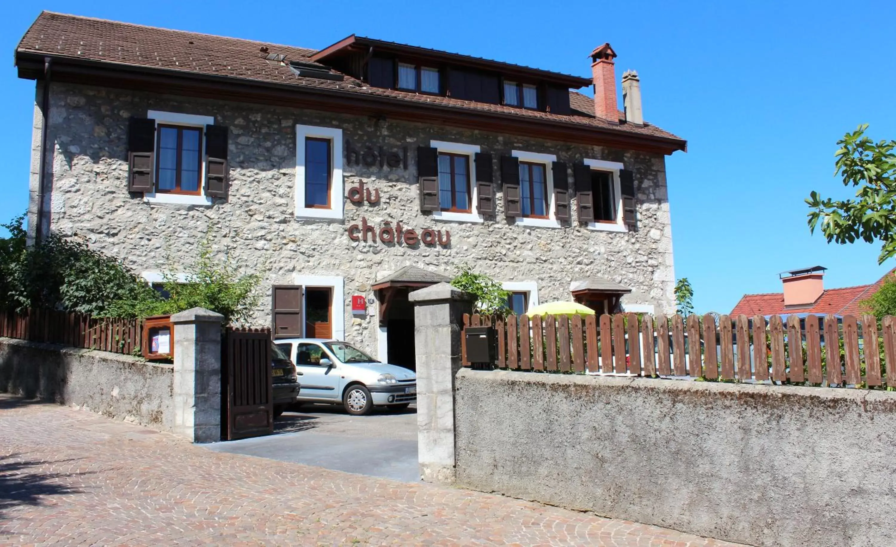 Facade/entrance, Property Building in Hôtel du Château