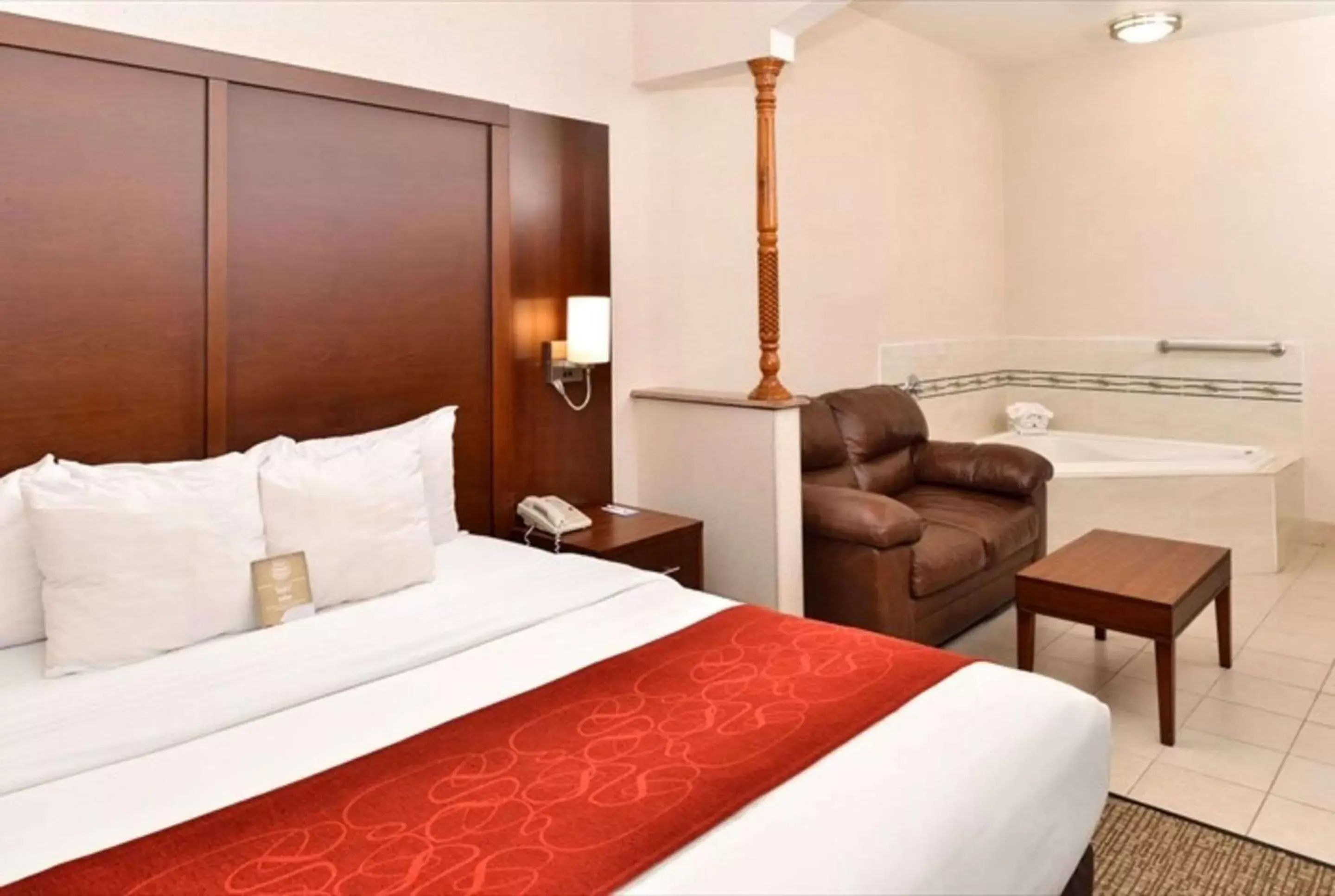 Bed, Room Photo in Comfort Suites Redlands