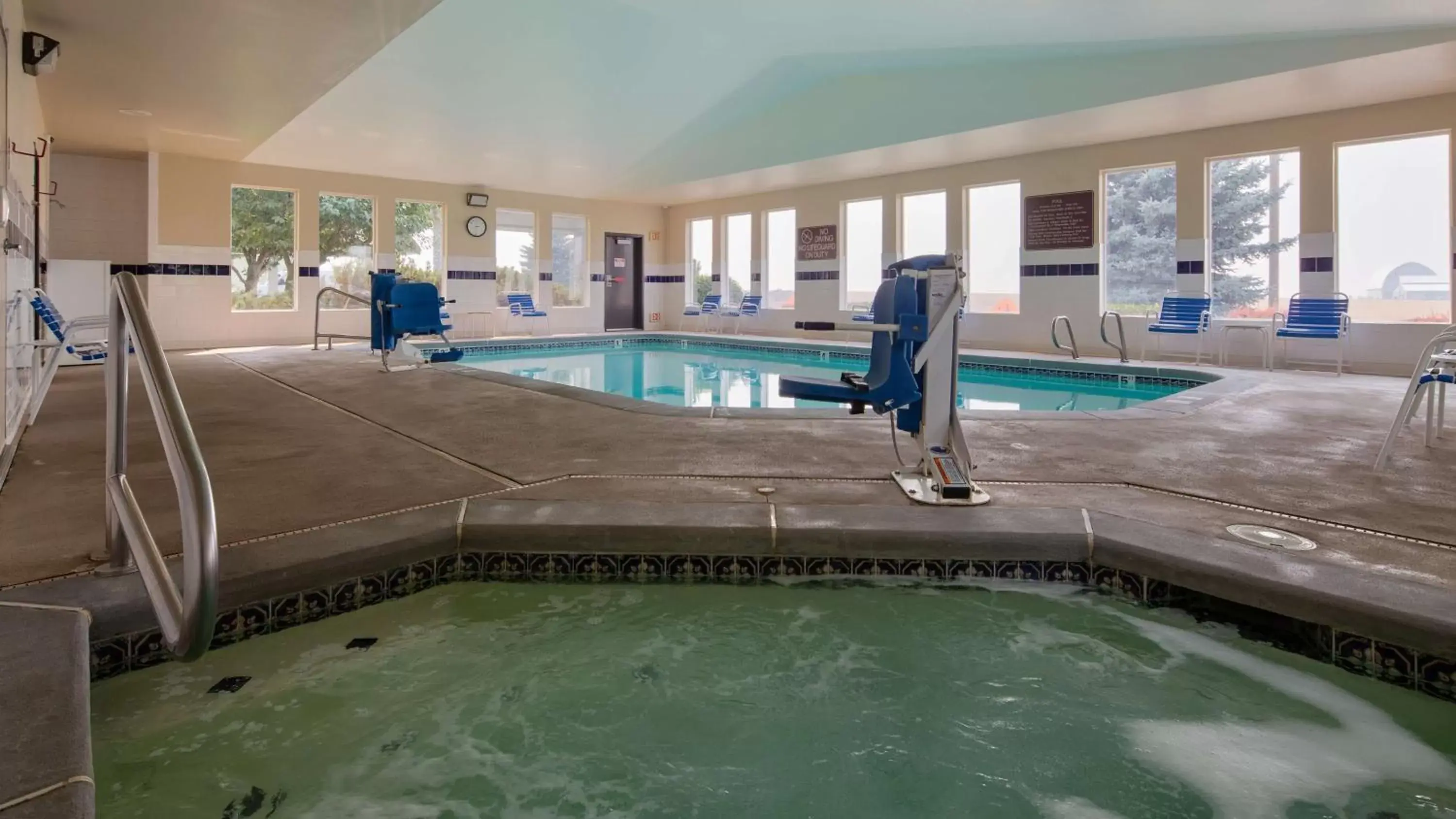 Activities, Swimming Pool in Best Western Bronco Inn