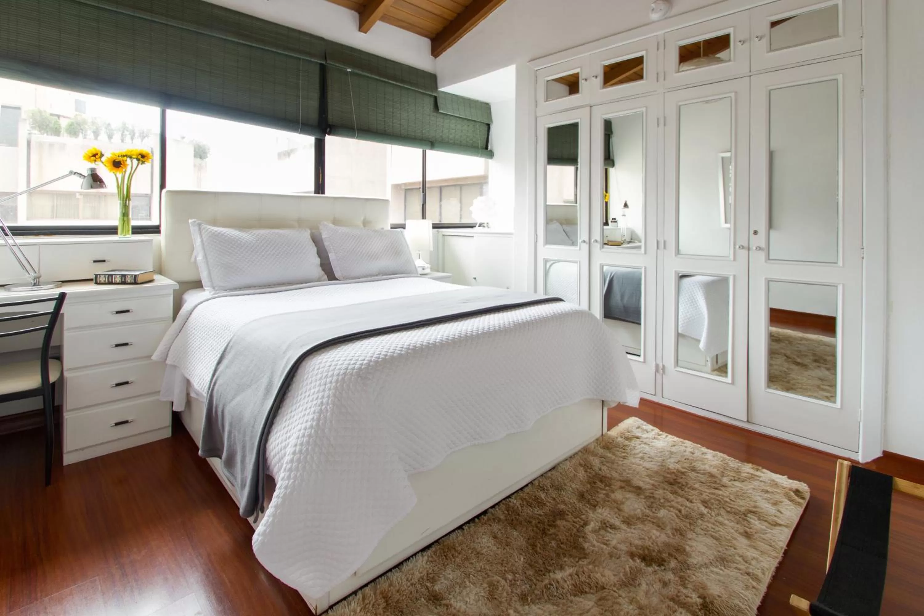 Photo of the whole room, Bed in The Penthouse Lodge