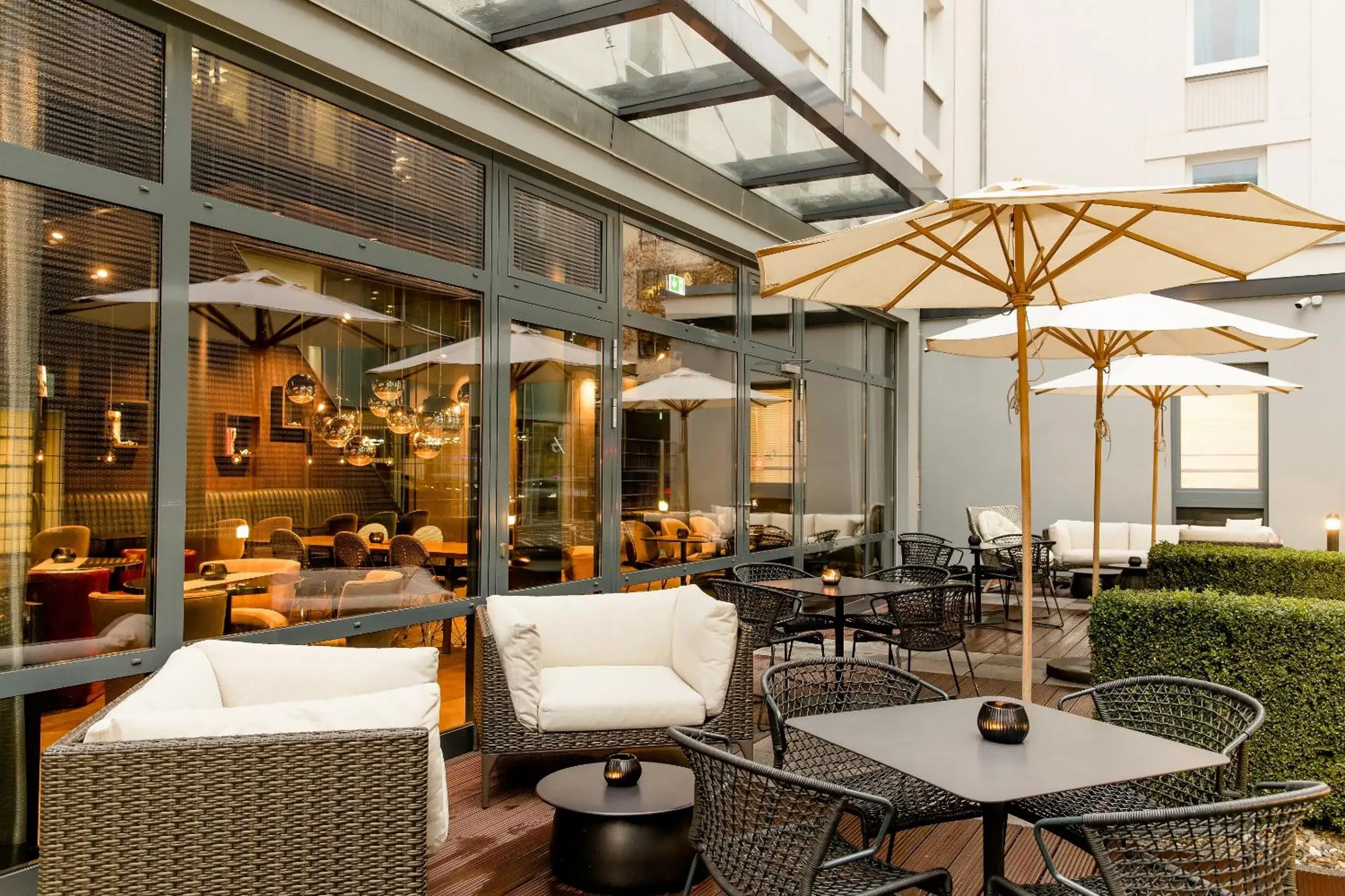 Balcony/Terrace, Restaurant/Places to Eat in Motel One Frankfurt-Eastside