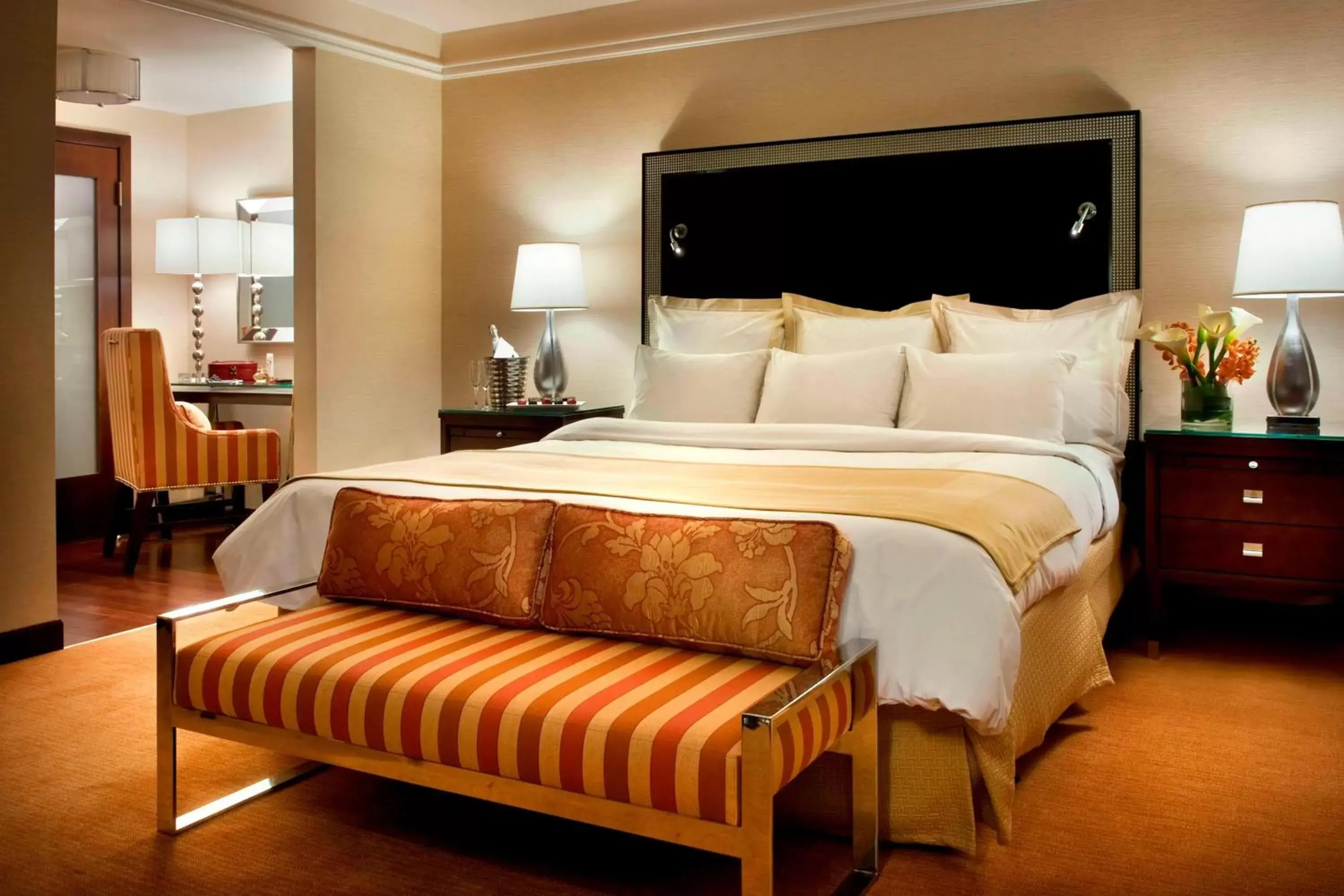 Bedroom, Bed in Trumbull Marriott Shelton