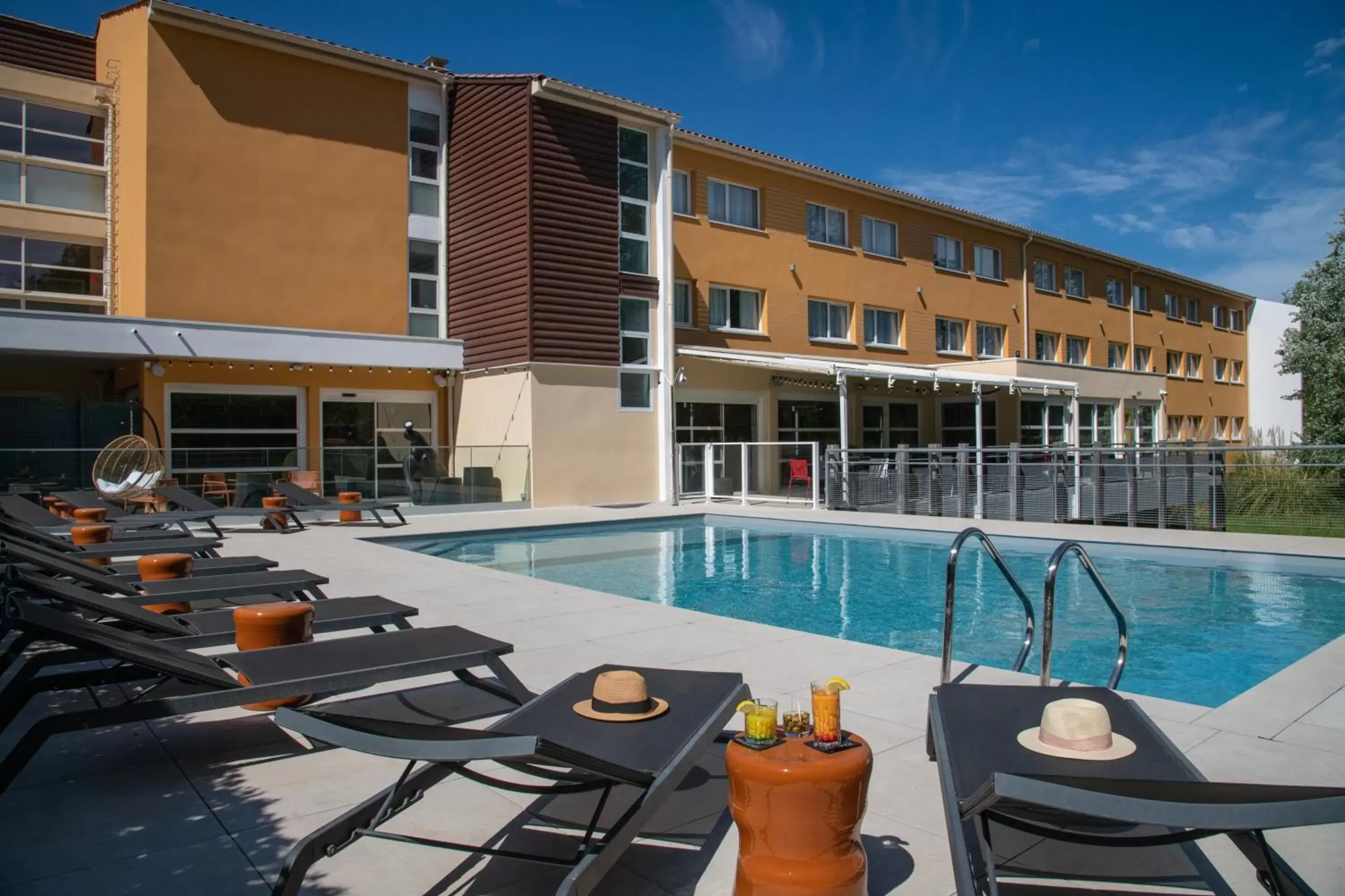 Patio, Swimming Pool in ibis Golfe de Saint-Tropez