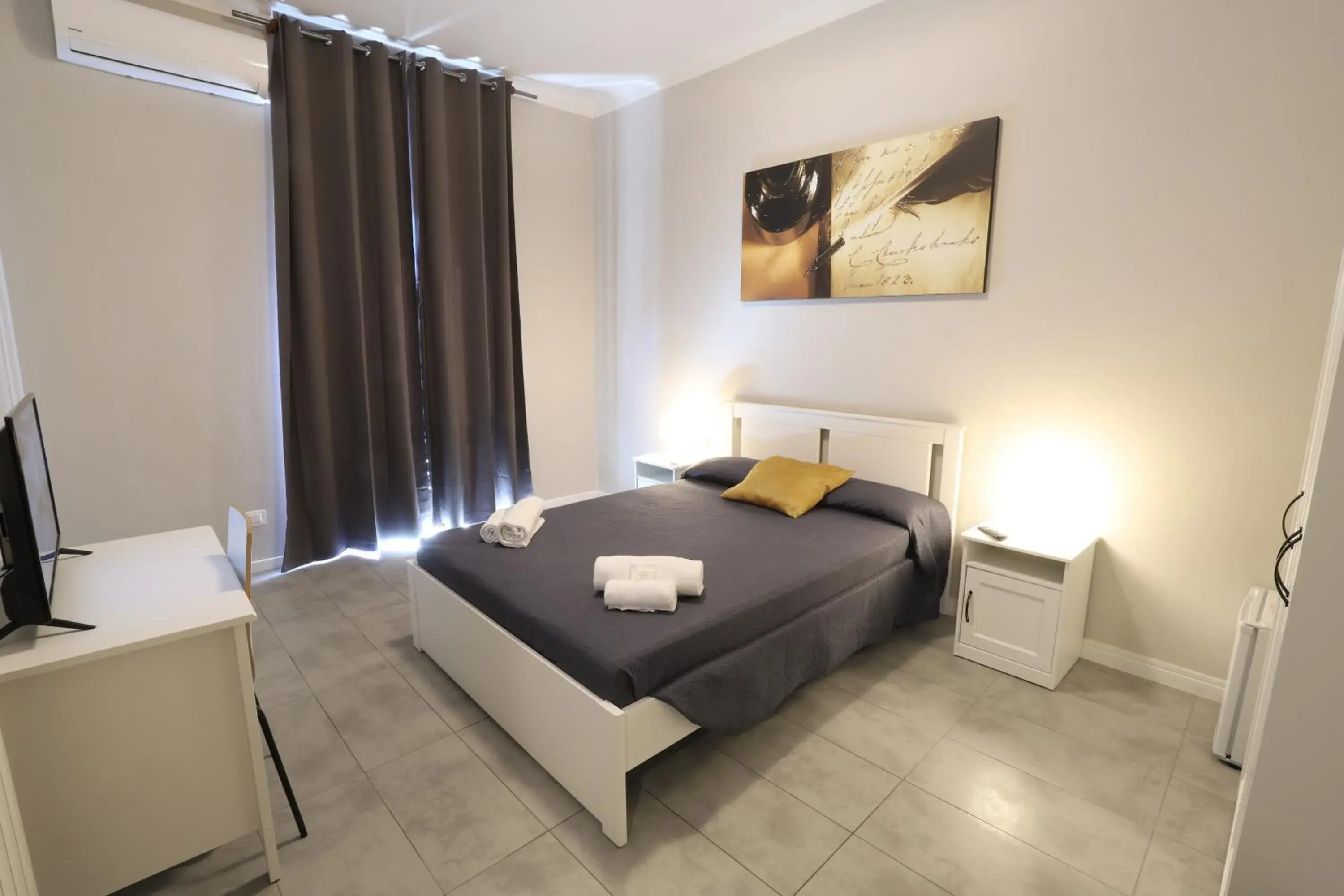 Bedroom, Bed in Golden Milano Hotel