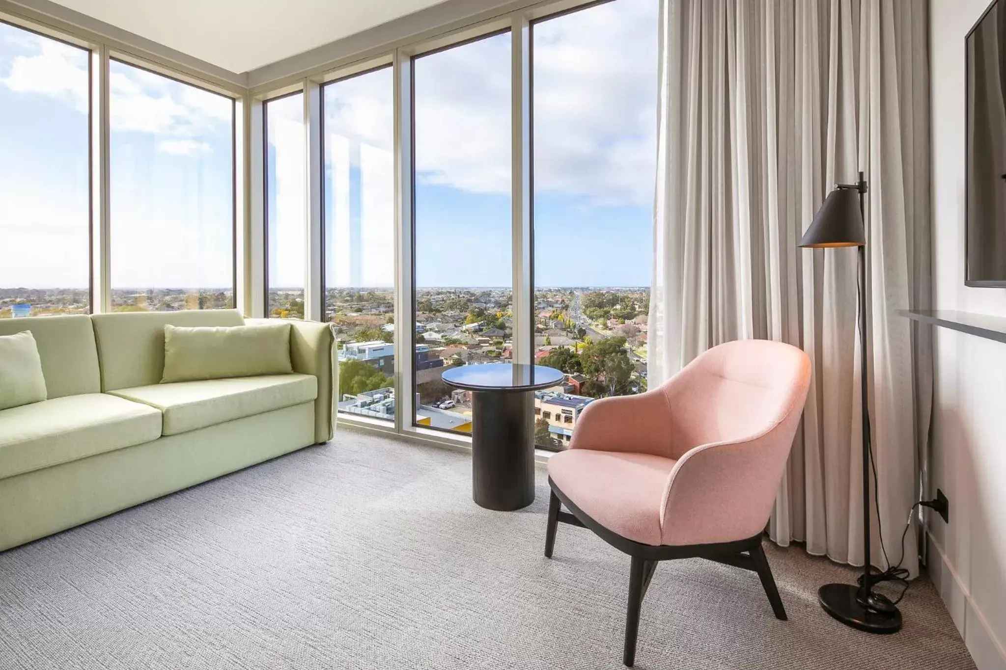 Photo of the whole room, Seating Area in Holiday Inn Werribee, an IHG Hotel