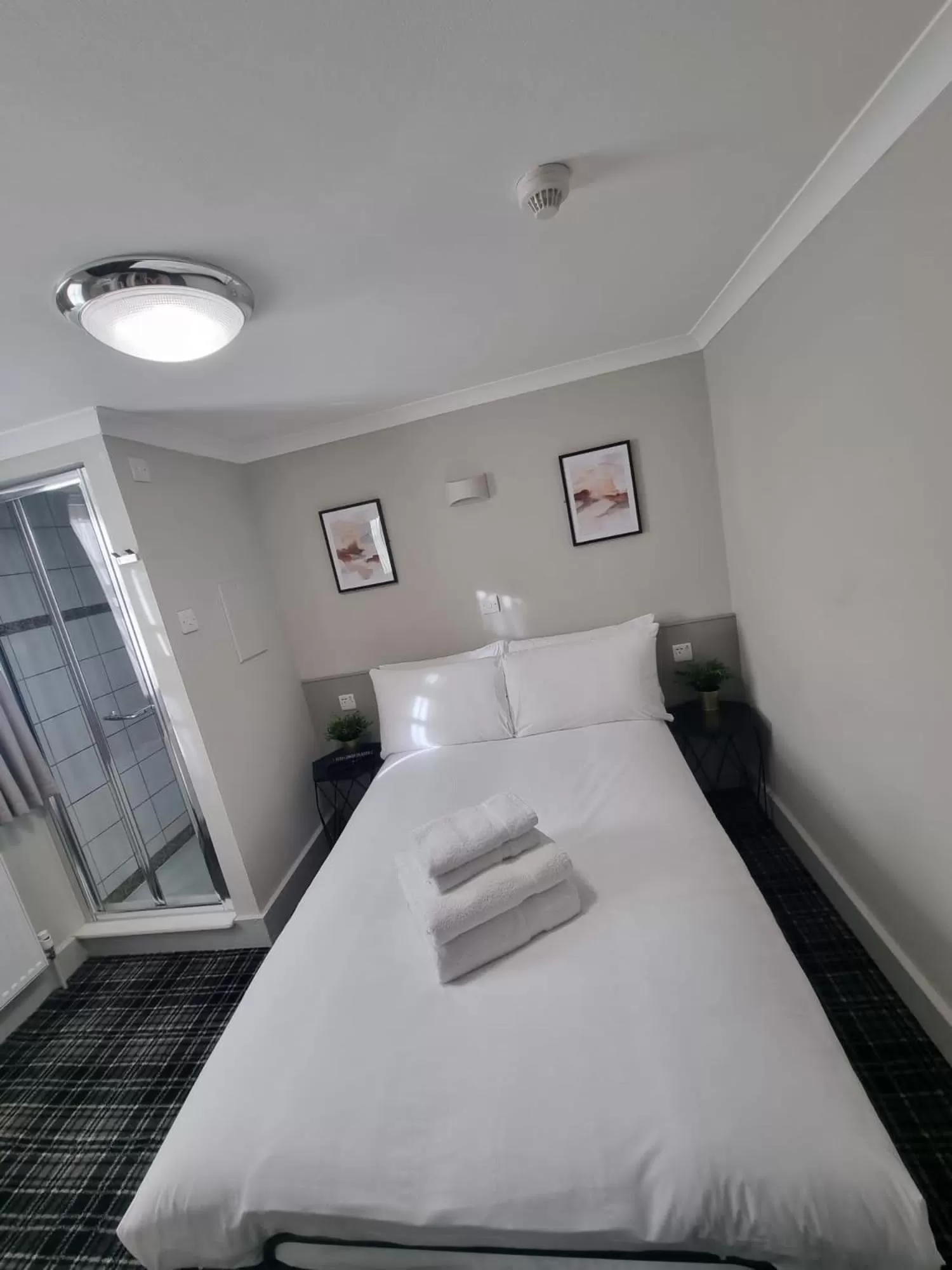 Bed in Howard Winchester Hotel