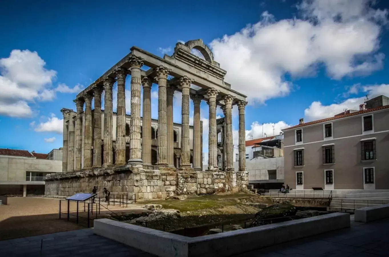 Activities, Property Building in PIEDRA DE LUNA