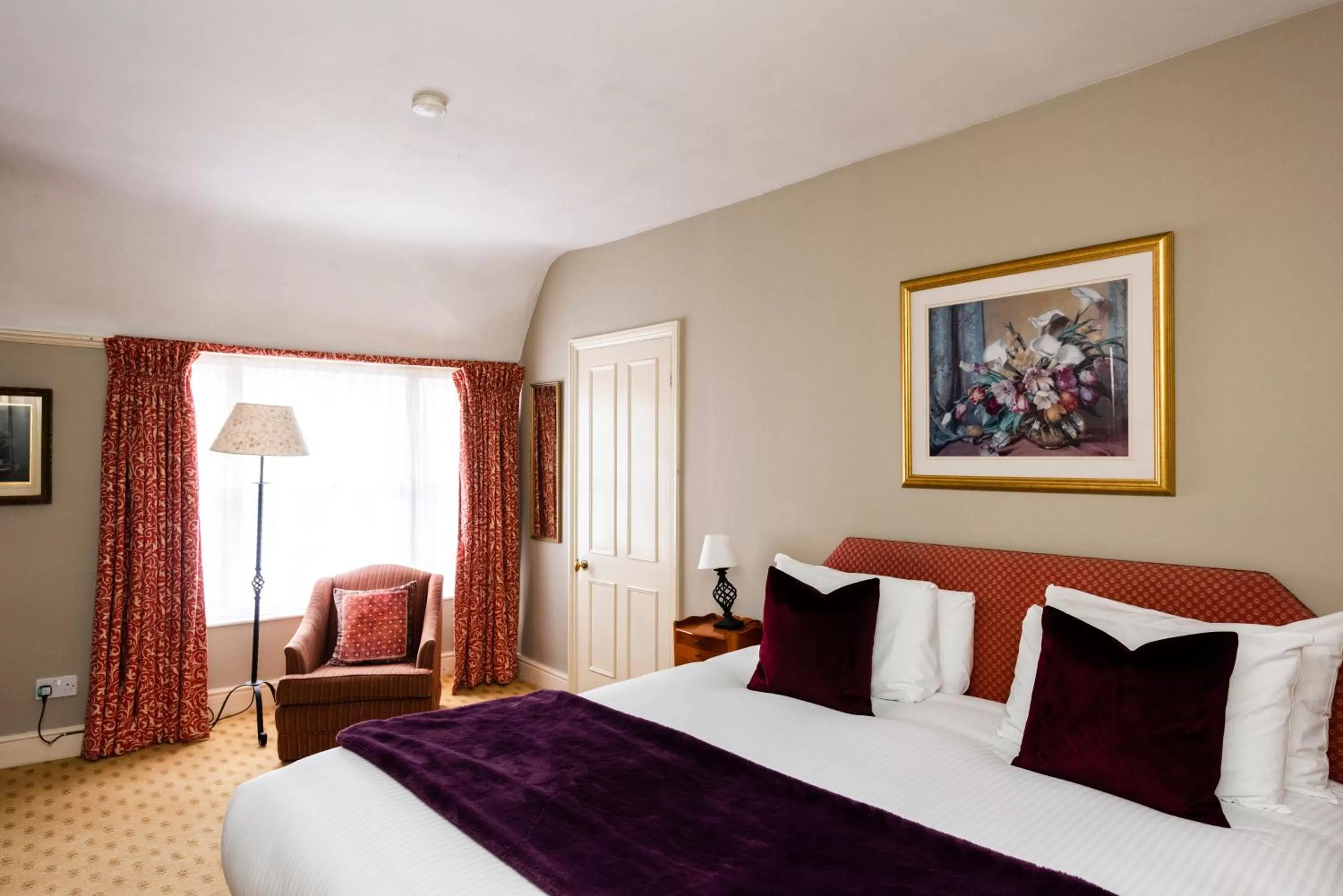 Bed in The Whipper-In Hotel