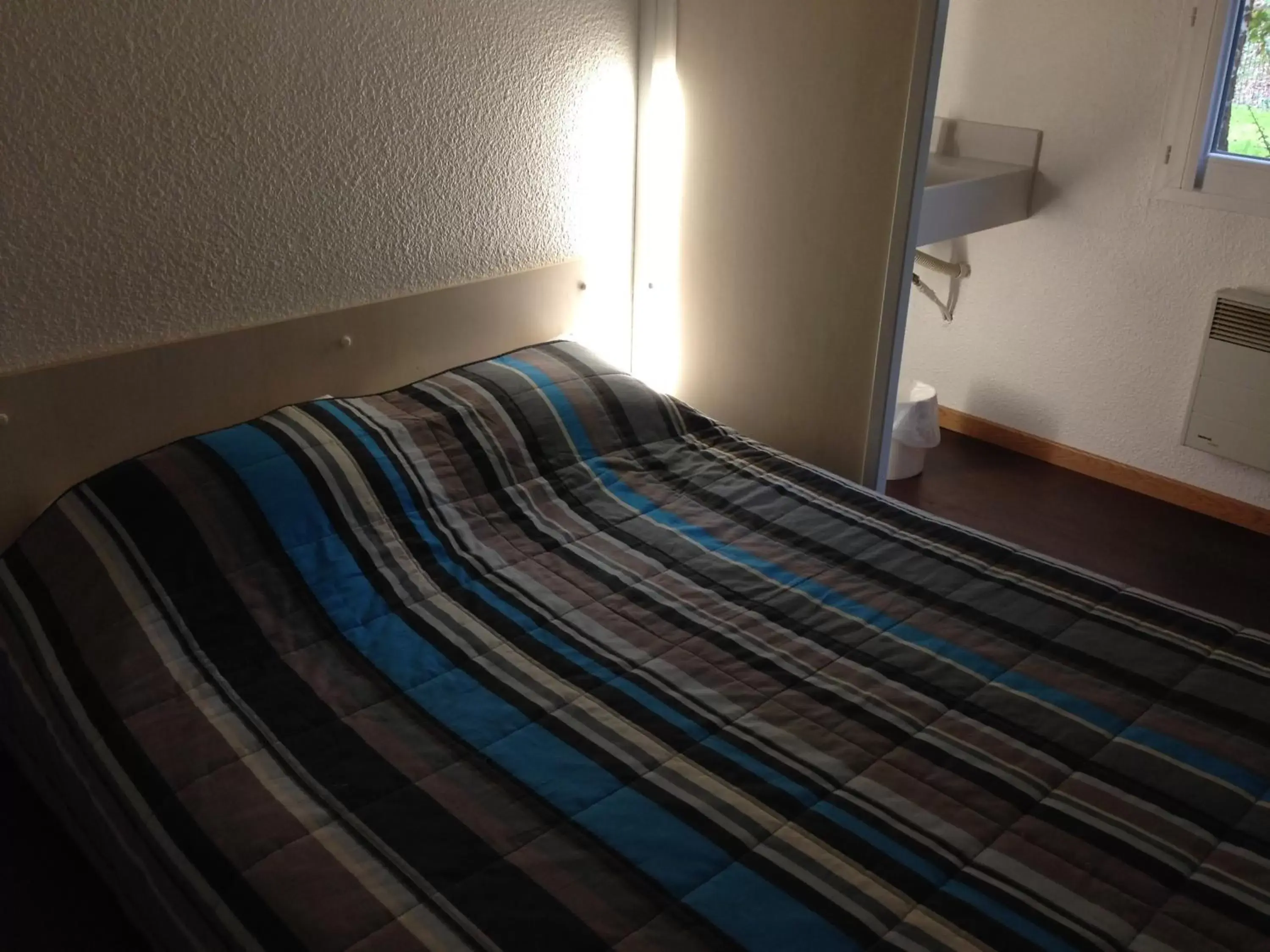 Bedroom, Bed in hotelF1 Saint Etienne Est La Grand Croix