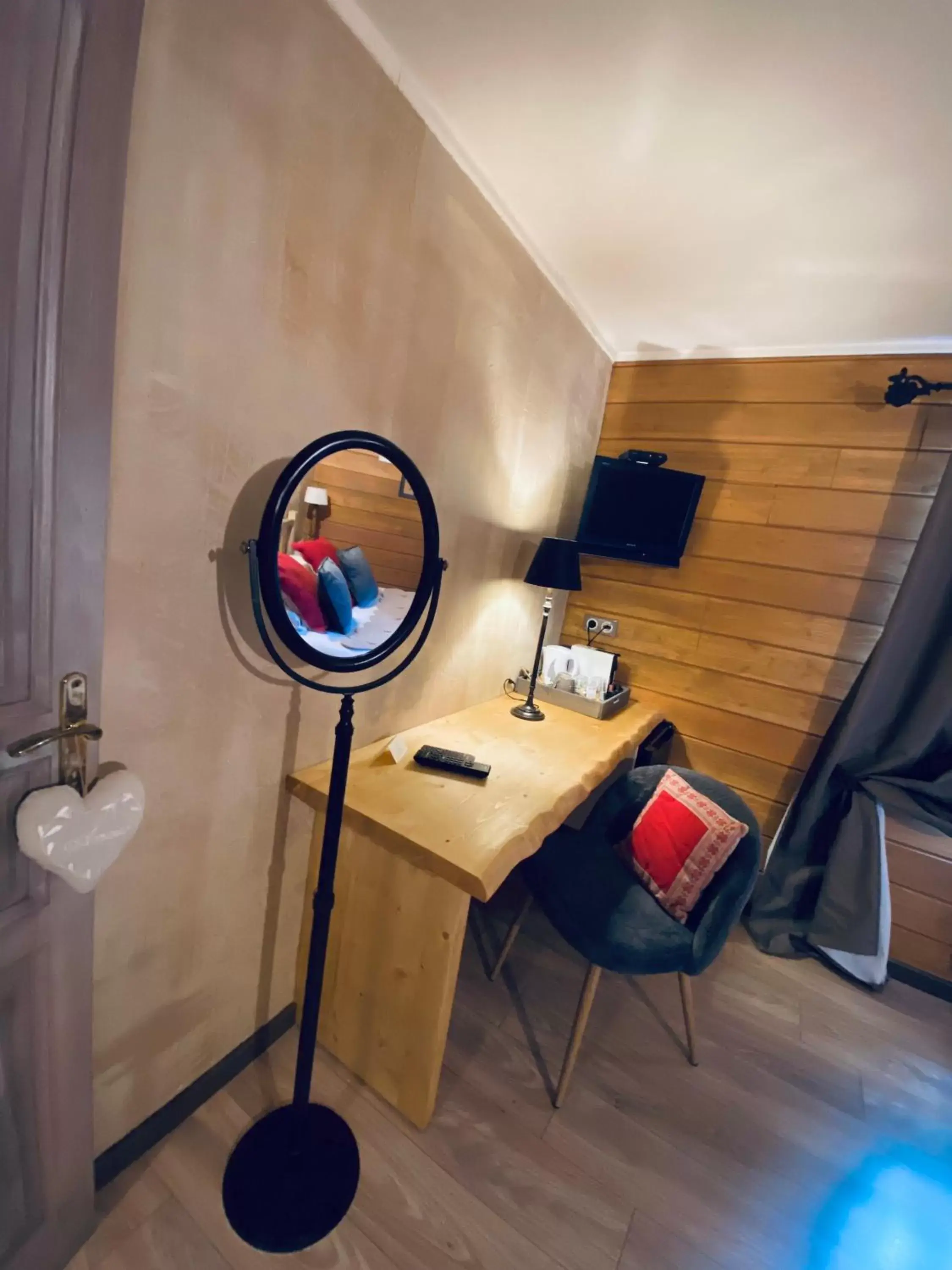 TV and multimedia, Bathroom in Le Chalet d'Etienne