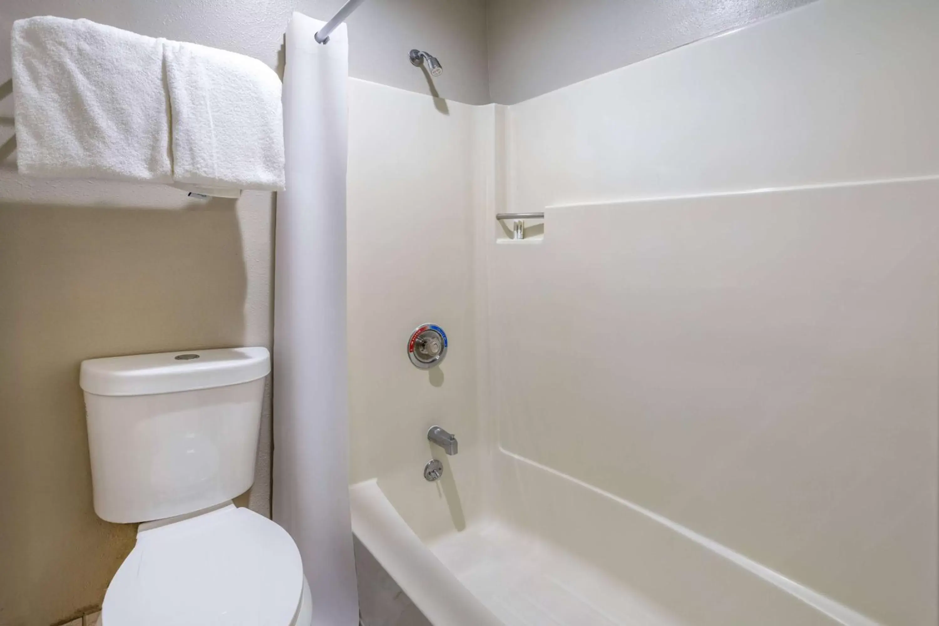 TV and multimedia, Bathroom in Days Inn by Wyndham Pleasant Prairie Kenosha