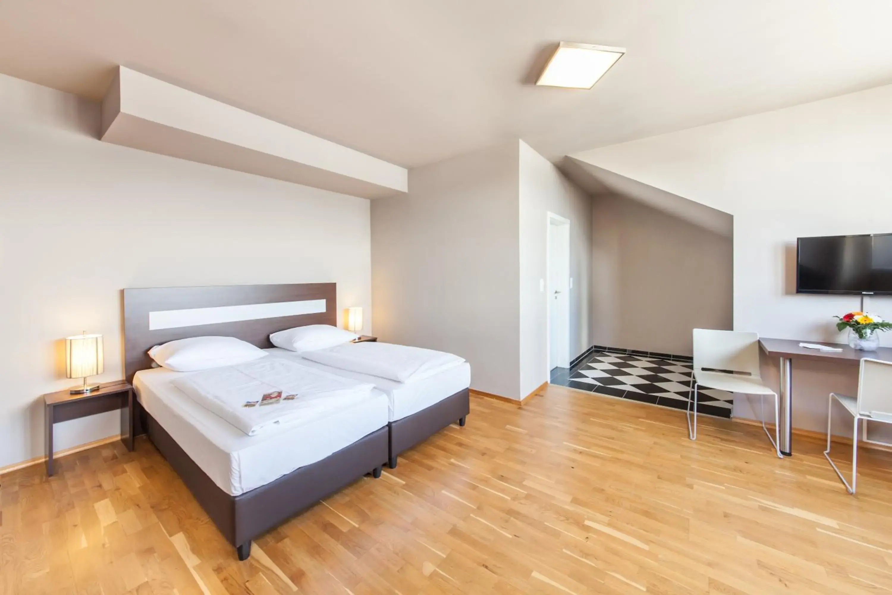 Photo of the whole room, Bed in Scope Hotel City Stay Frankfurt