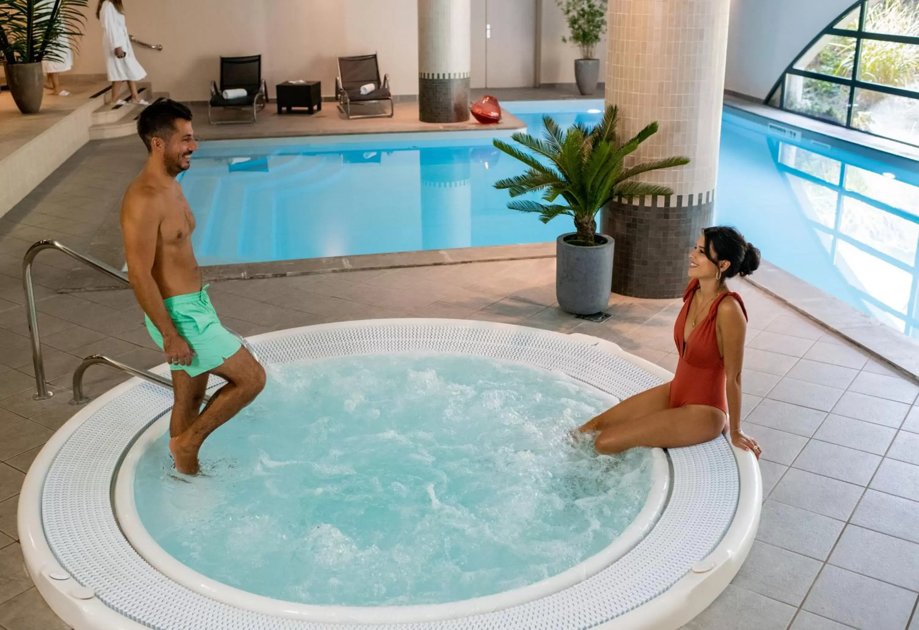 Hot Tub, Swimming Pool in Hotel Parc Beaumont & Spa Pau - MGallery