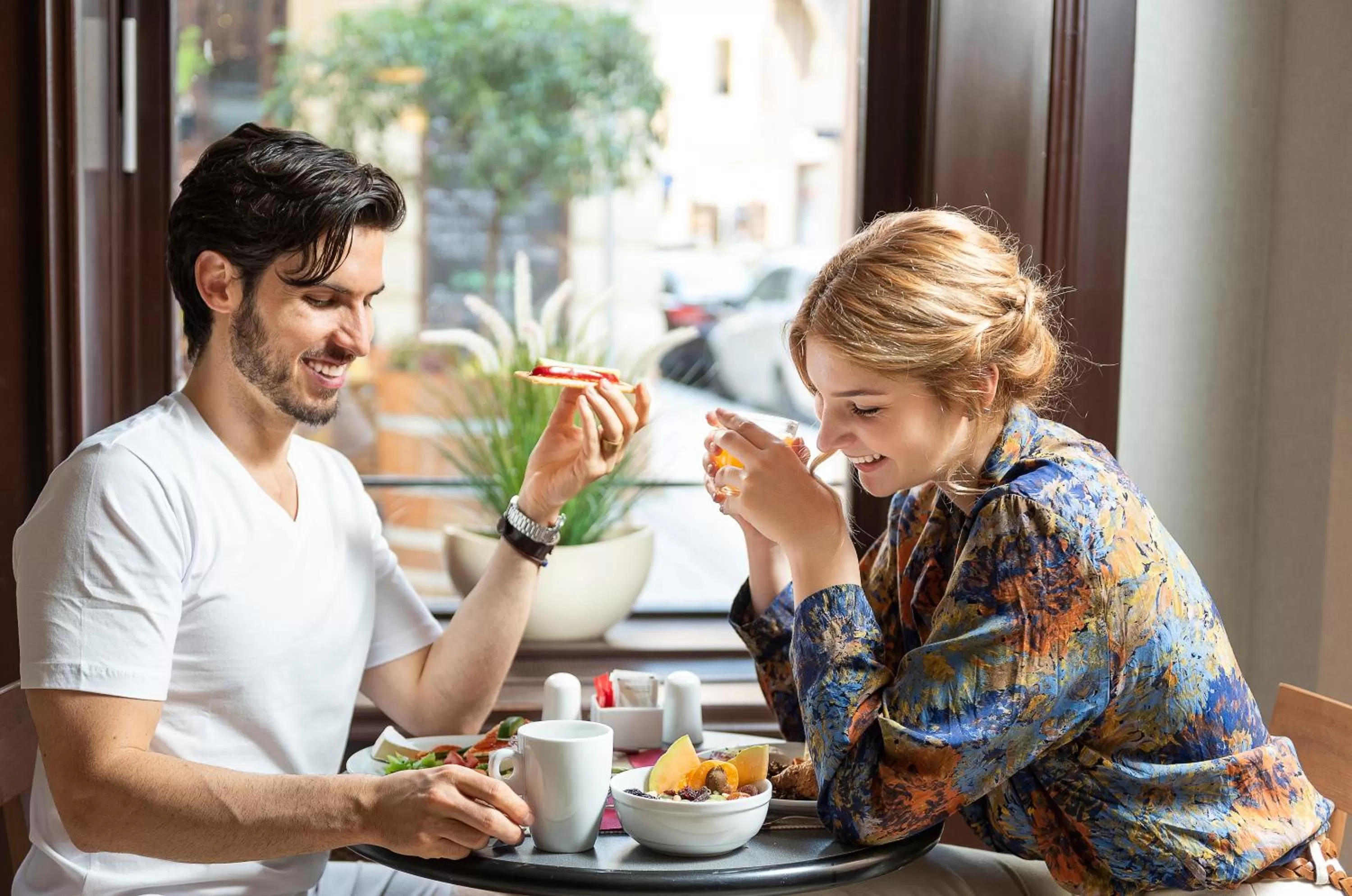 Restaurant/places to eat in Three Corners Hotel Art