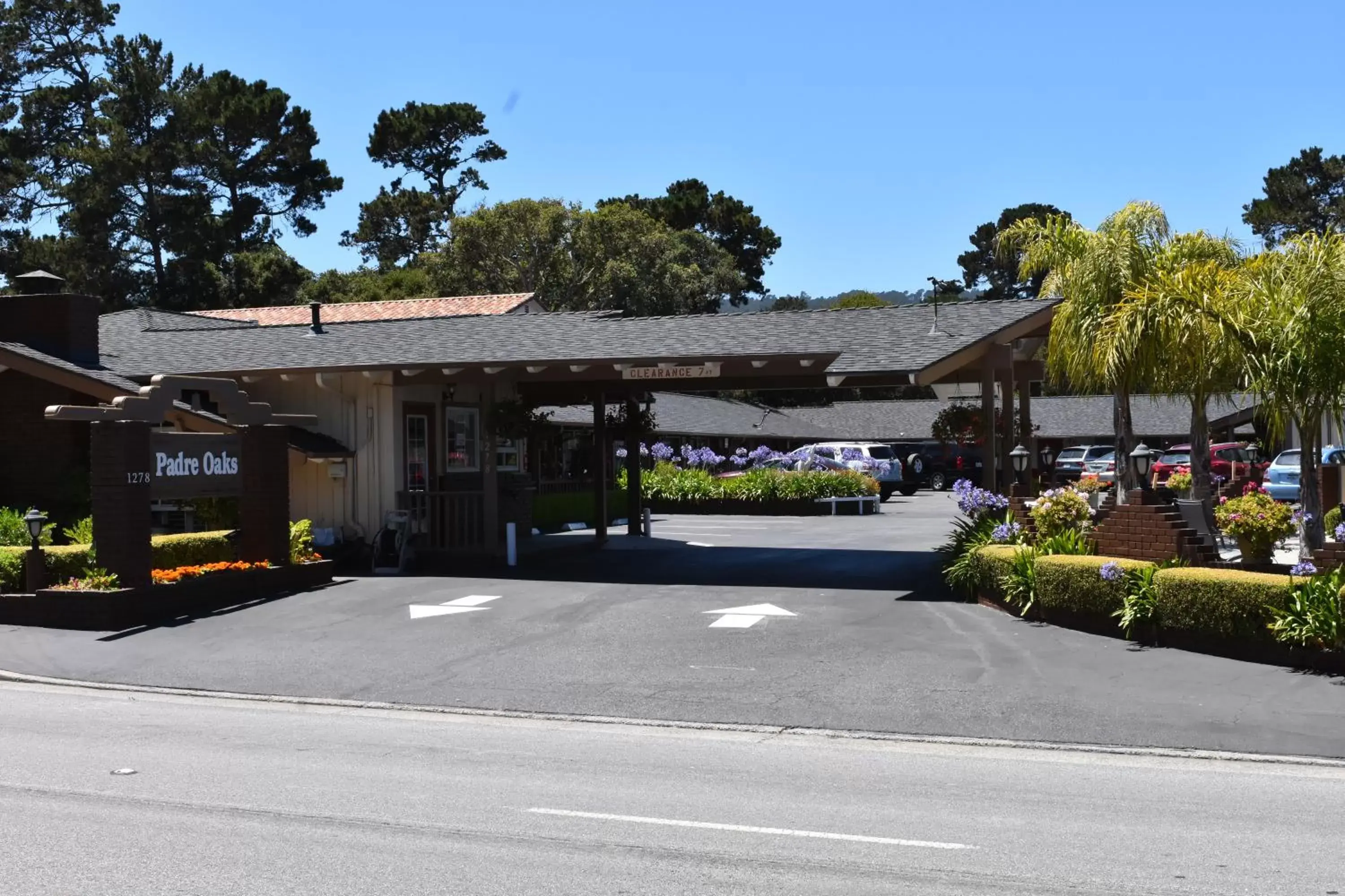 Facade/entrance, Property Building in Padre Oaks