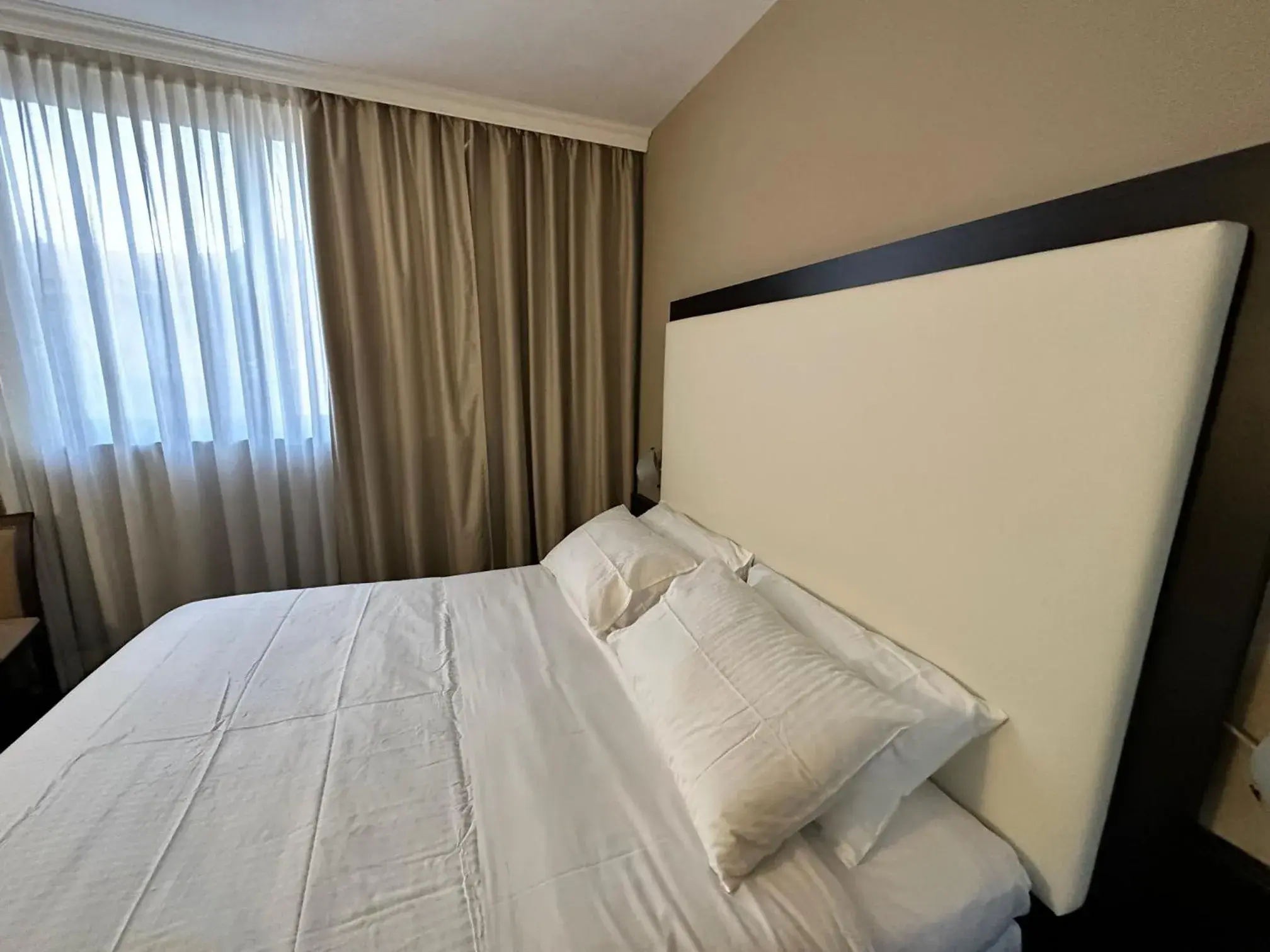 Bedroom, Bed in c-hotels Comtur