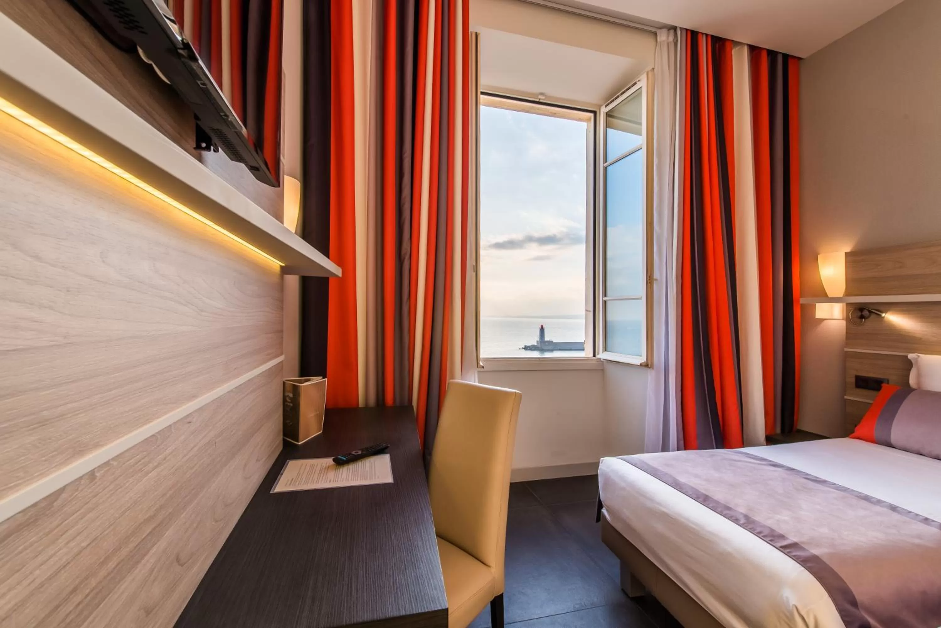 Photo of the whole room, Bed in Hotel Le Saint Paul