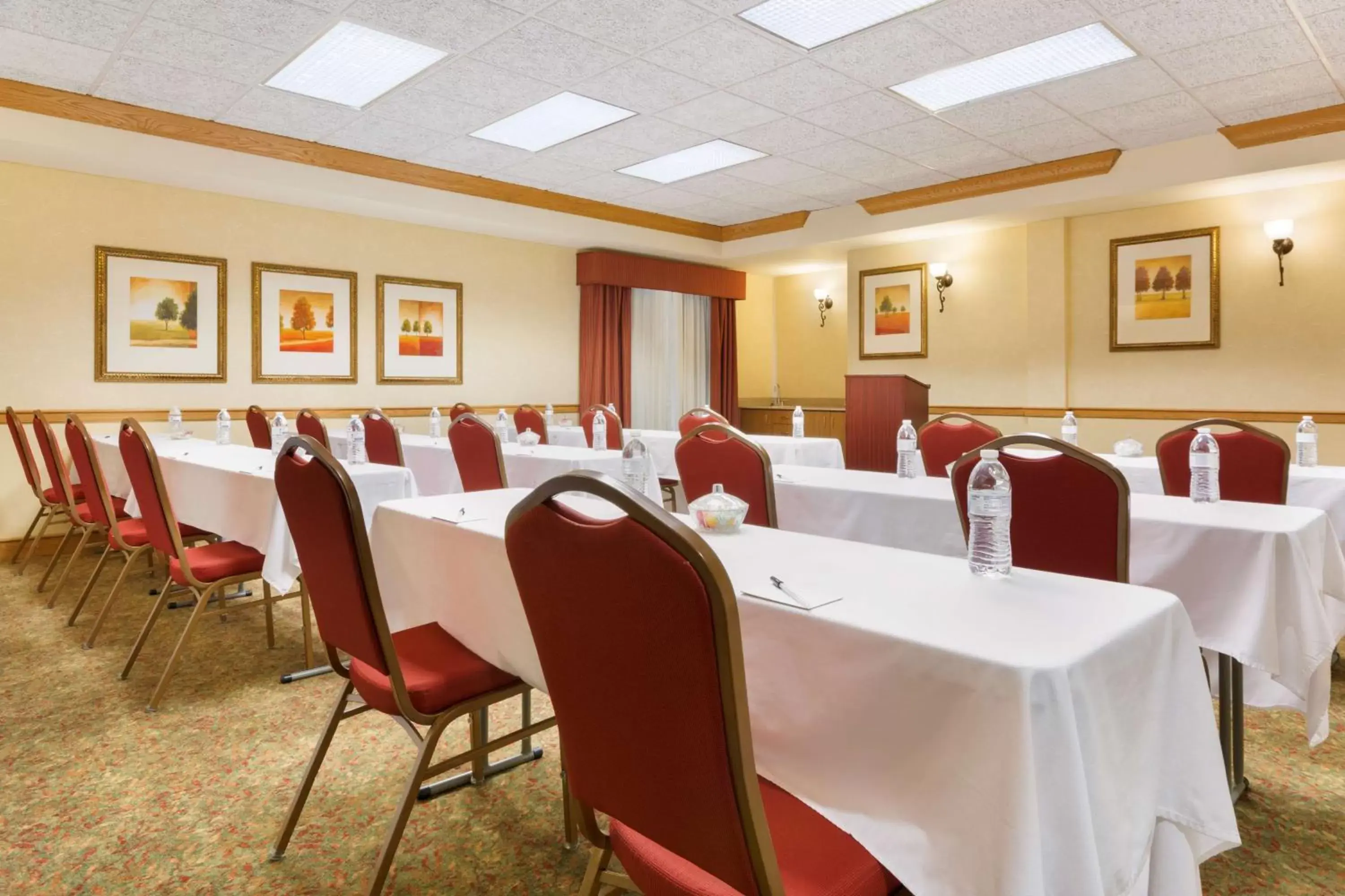 Meeting/conference room in Country Inn & Suites by Radisson, Covington, LA