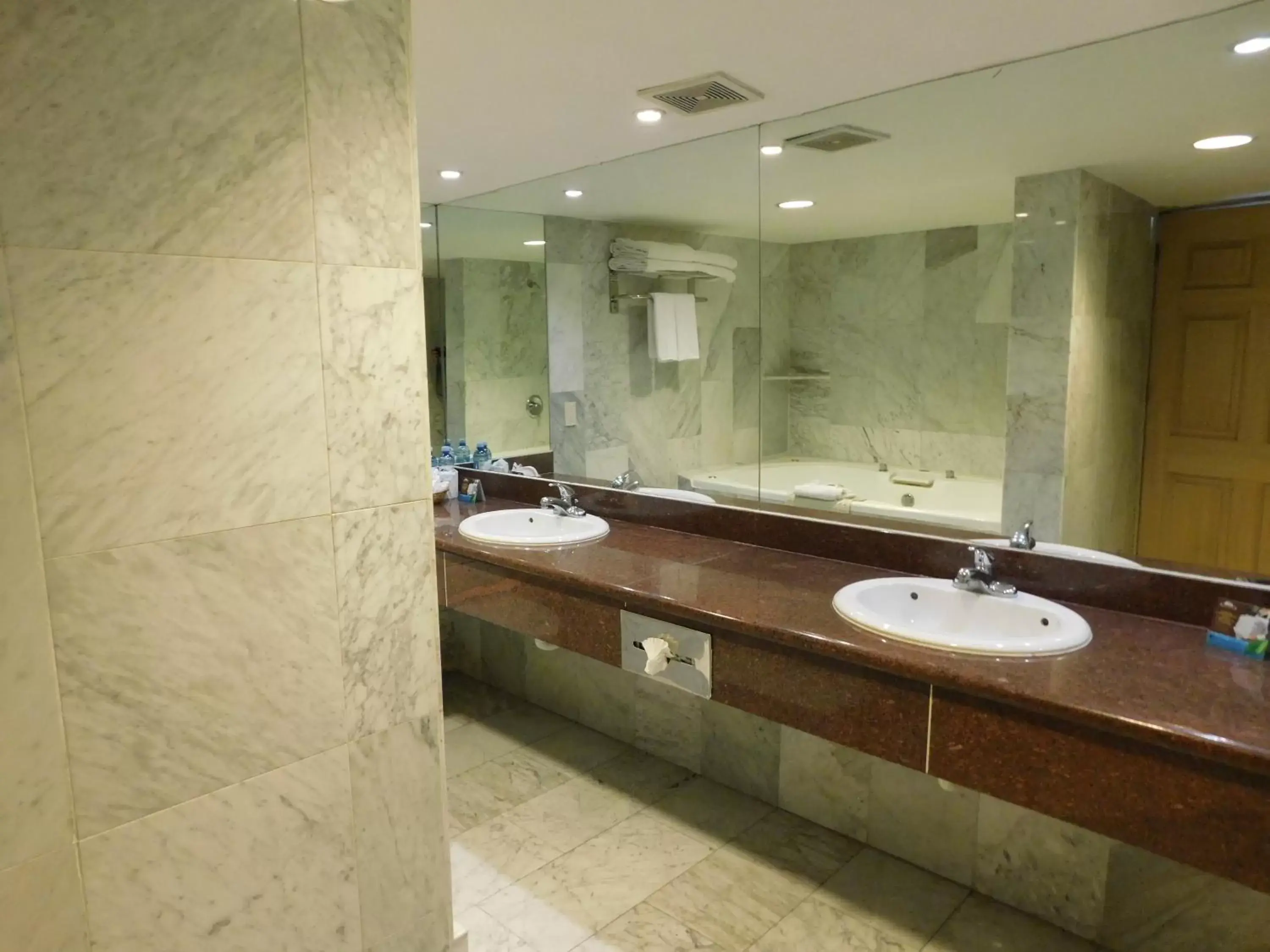 Bathroom in Hotel Palacio Azteca